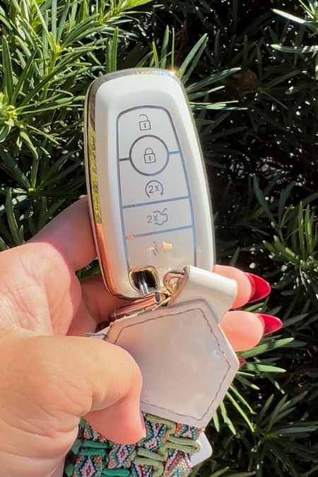 White and gold key fob cover - an amazon win! Key chain 

#LTKunder50 #LTKstyletip #LTKtravel