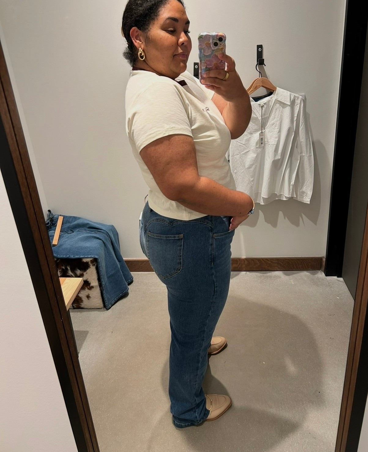 If western fashion usually makes you feel boxy… this is your sign to try again 🤠✨

I found some surprisingly flattering curvy-friendly western pieces during my Tecovas try-on and I’m officially entering my cowgirl era.

Think:
✨ feminine fits
✨ neutral western vibes
✨ boots that elevate everything
✨ comfy but still cute

#CurvyStyle #PlusSizeOutfits #WesternWear #CountryConcertOutfit #LTKCurves
