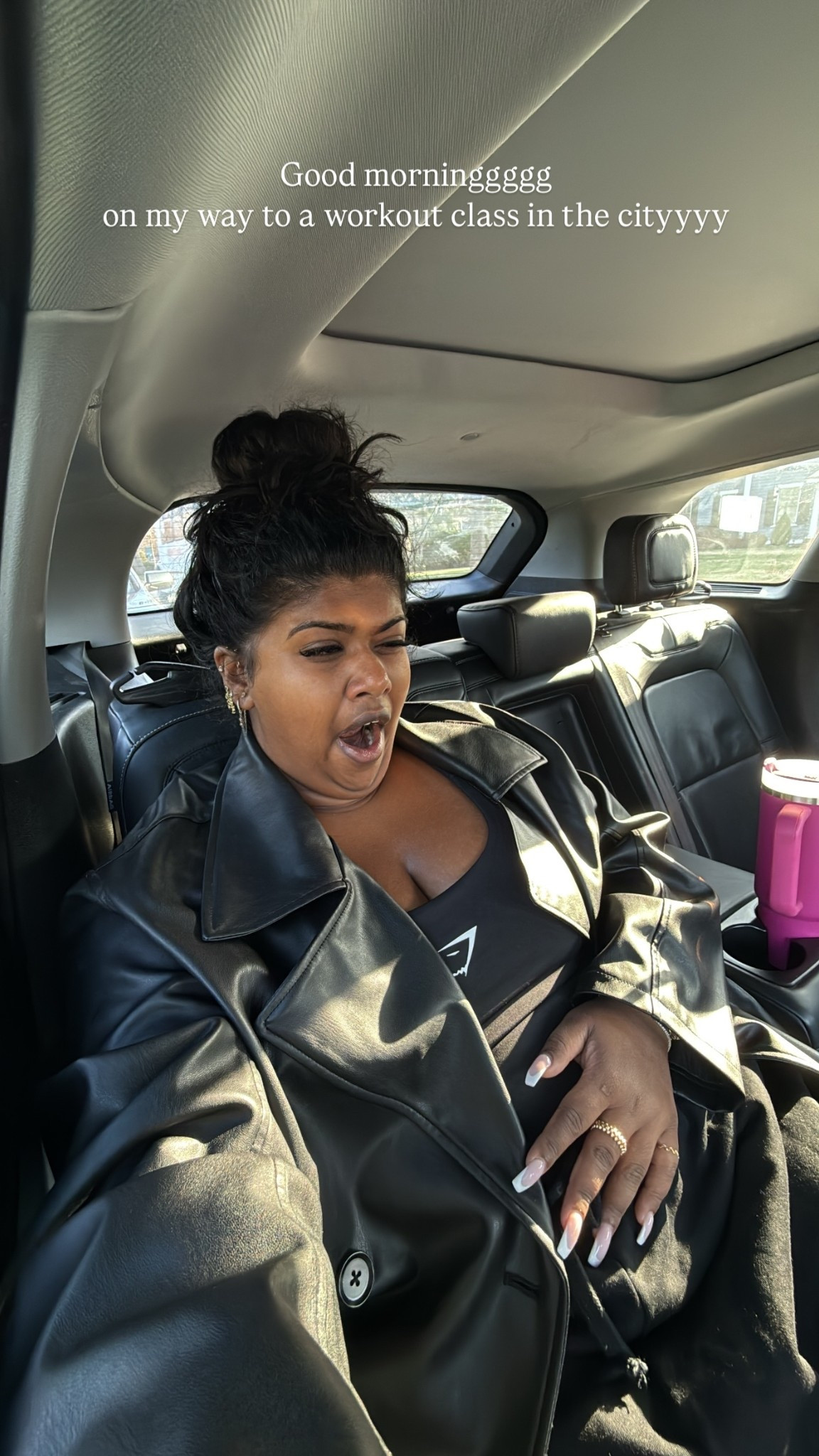 Good morninggggg 
on my way to a workout class in the cityyyy