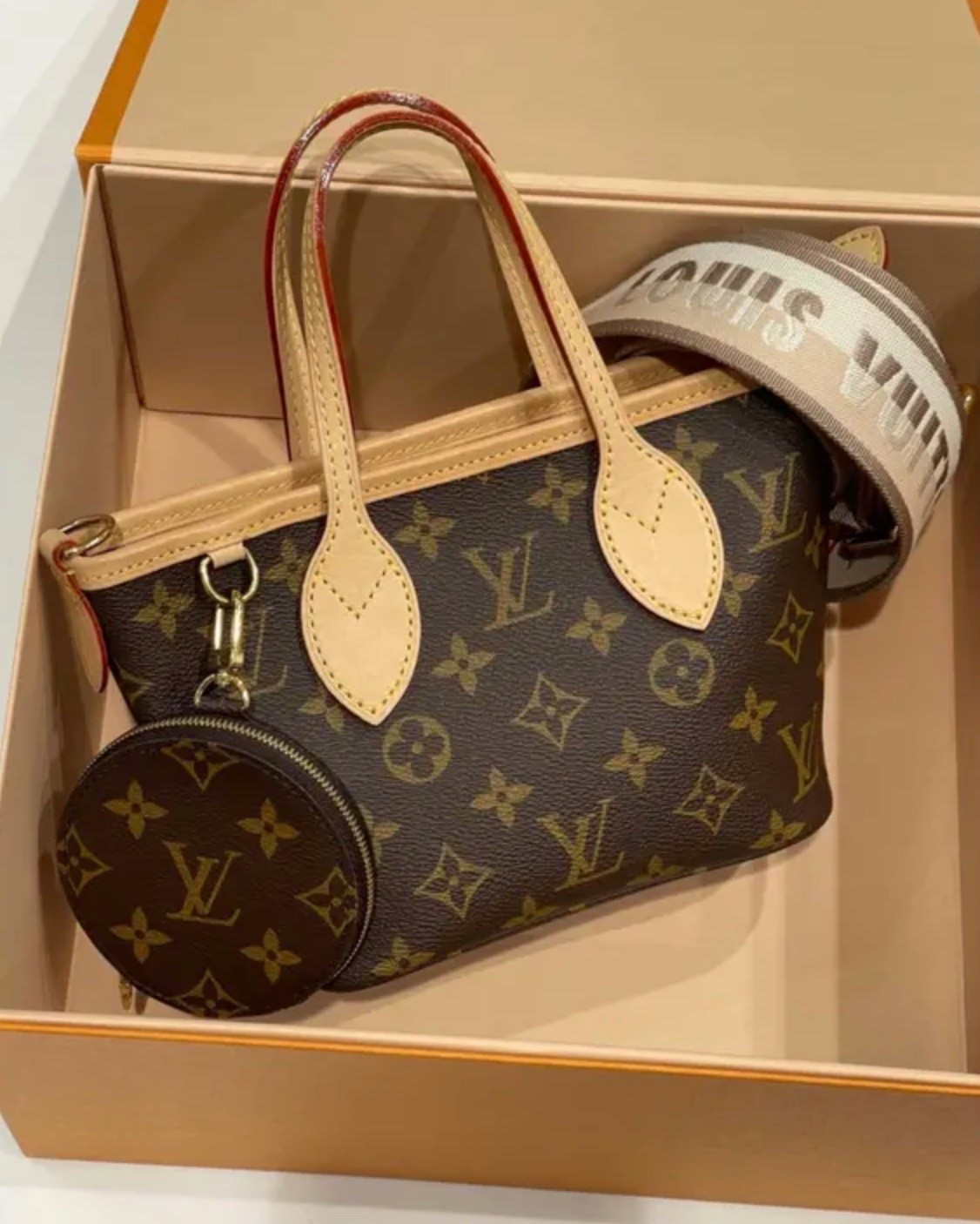 🤎🤍 Cute NEVER FULL BB #dhgate #topquality

#LTKSaleAlert