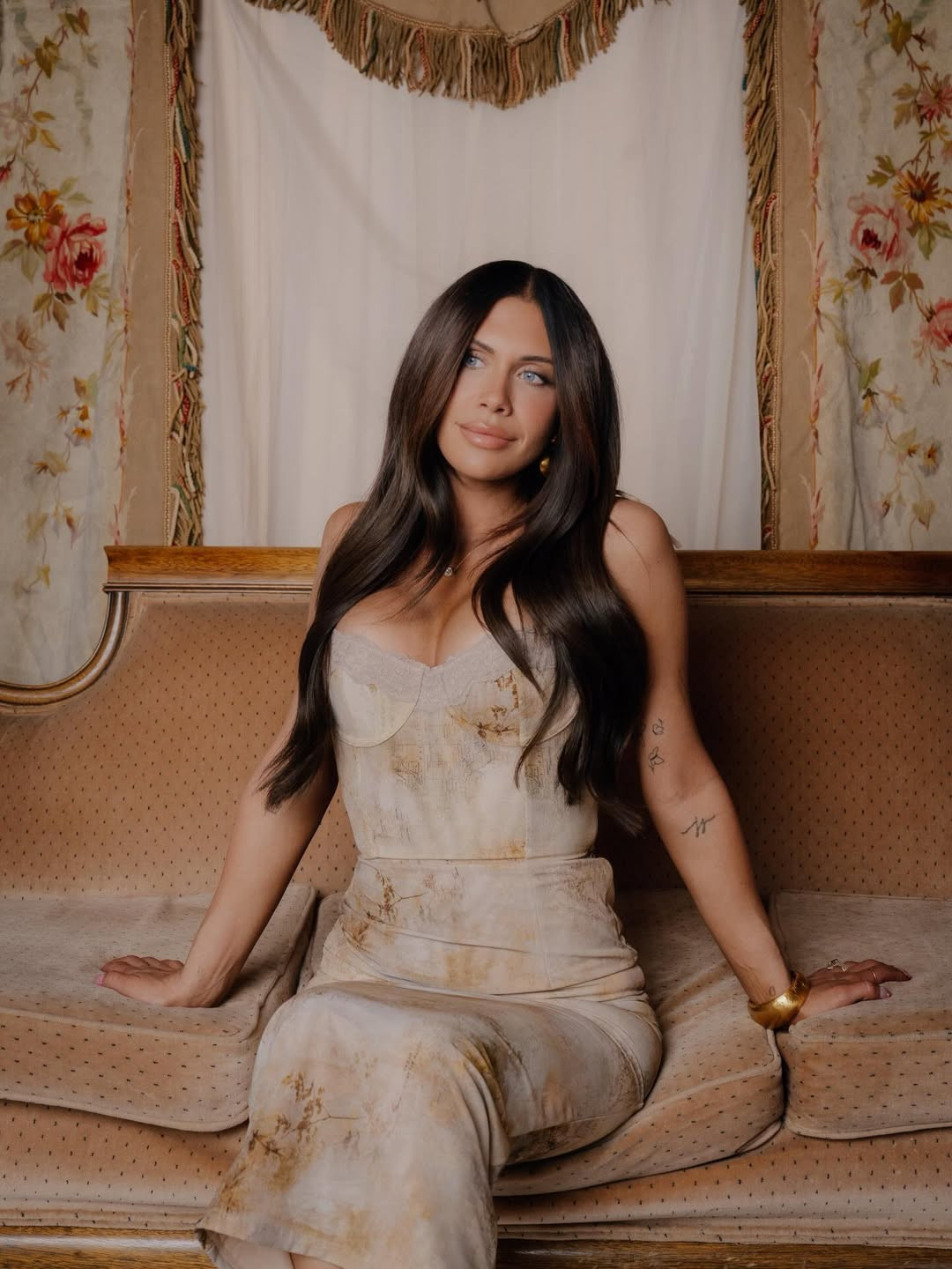 Neutral moment 🤎 Love this dress & it also comes in brown and maroon!  

 #LTKgrwm #LTKootd