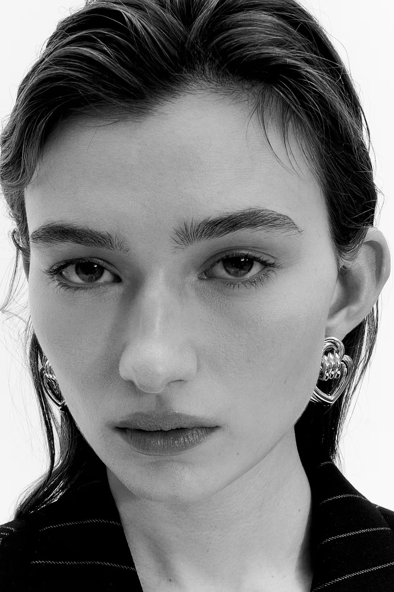 Heart-shaped earrings | H&M (UK, MY, IN, SG, PH, TW, HK)