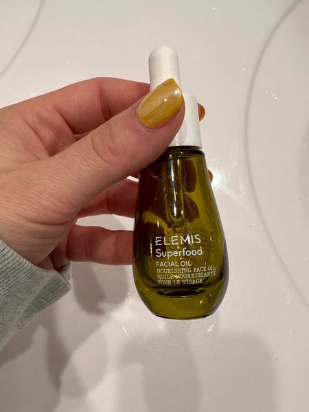 The most hydrating facial oil it makes me feel like I am giving my face a smoothie full of nutrients! I use this once a week to really hydrate my skin. It’s a splurge but worth it🥹 

skin care, skin must haves, glowy skin, hydrated skin, skin products, skin essentials

#LTKbeauty #LTKstyletip #LTKU