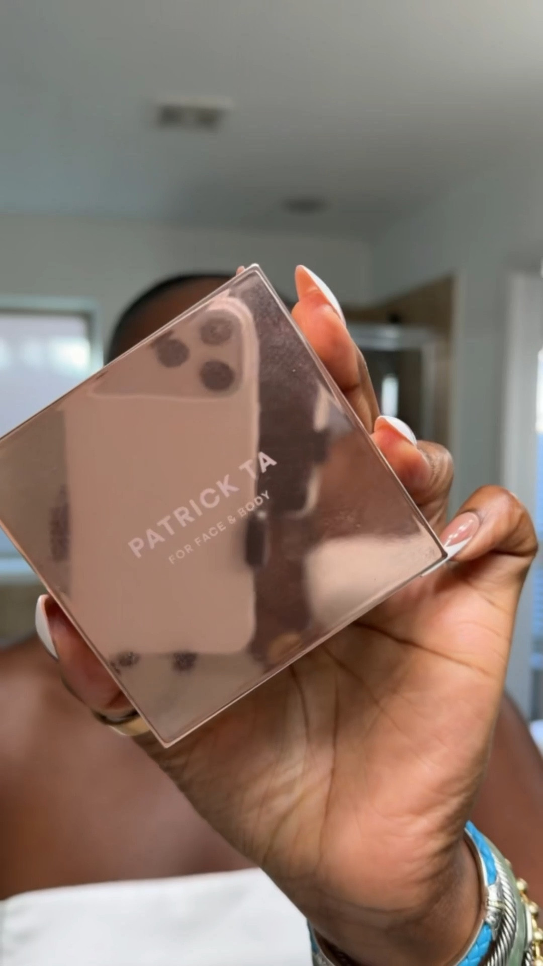 This Patrick Ta All Over Glow Balm goes harddddddd! It lasts all day and looks gorgeous! #patrickta #glowroutine #bodyglow 