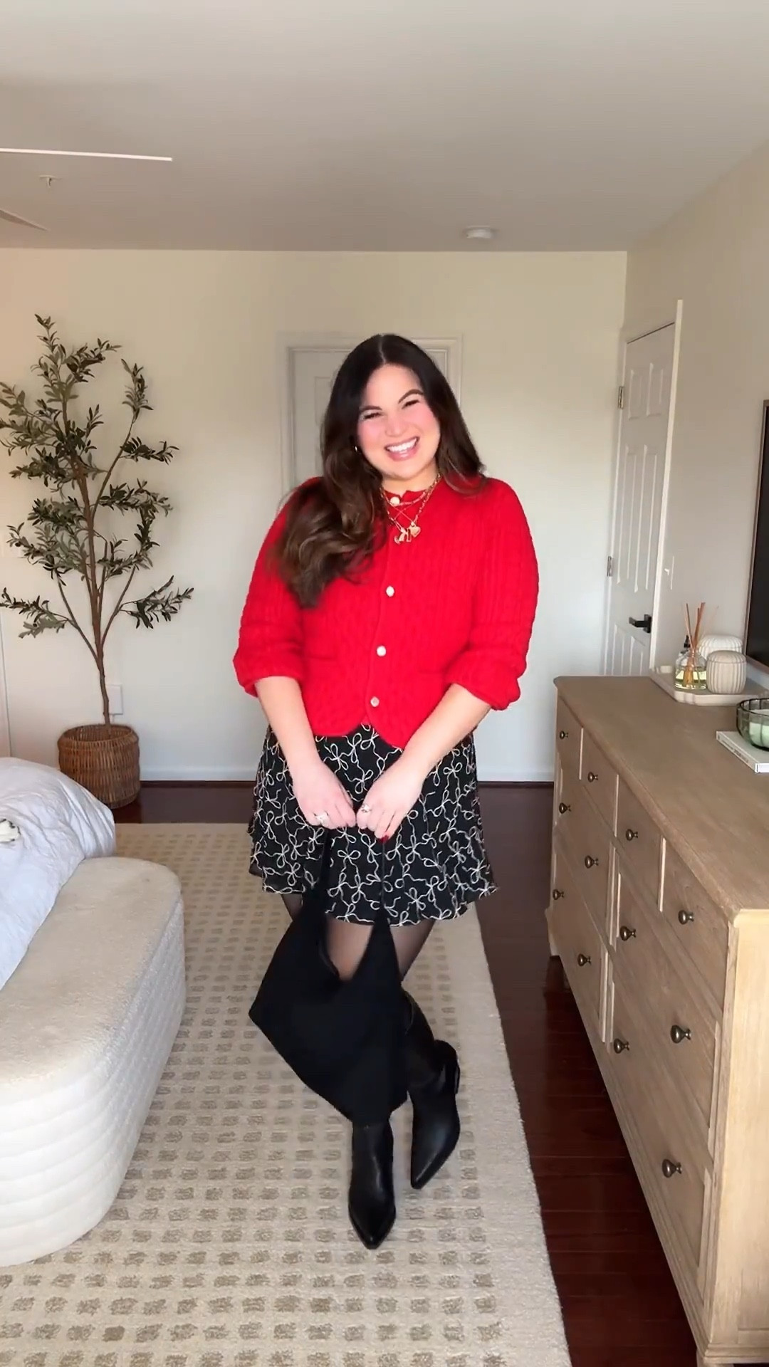 Midsize winter outfit from Abercrombie! Headed out for date night and here is what I’m wearing! 

Bralette - M/L
Shaping panties - XL *use code KELLYELIZXSPANX to save 
Skirt - XL 
Long sleeve - XL
Cardigan - large 
Boots - 10 wide calf 
Tights - xl 

Midsize, winter outfit, Valentine’s Day outfit, Valentine’s Day, vday, bow skirt, Abercrombie, Abercrombie style, Abercrombie outfit, Abercrombie skirt 





#LTKMidsize #LTKWatchNow #LTKSeasonal