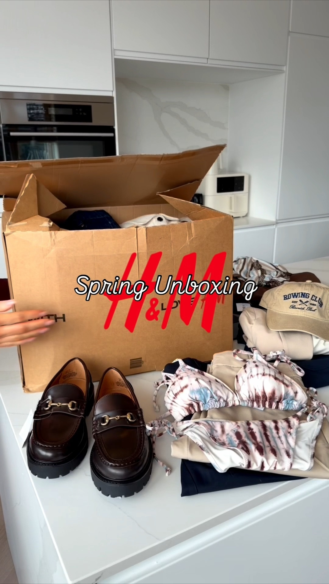 Is it too early for a Spring Unboxing?! 🌸
Do tell me now! Found the most gorgeous staple pieces and affordable workwear + everyday essentials from H&M — think great jeans, easy blazers, soft knits, polished tops and versatile shoes you can wear on repeat.

Like this post to save it to your favourite folder and come back later to shop.

Keywords: spring unboxing, H&M spring haul, H&M new arrivals, affordable workwear, spring wardrobe essentials, capsule wardrobe basics, everyday outfit staples, neutral fashion women, timeless style pieces, chic work outfits, spring outfit ideas, denim essentials women, blazers and jeans outfit, minimalist fashion finds, elevated basics, classic wardrobe women, versatile clothing pieces, smart casual outfits, spring fashion inspo, H&M fashion finds

#LTKSeasonal #LTKdayinmylife #LTKWorkwear