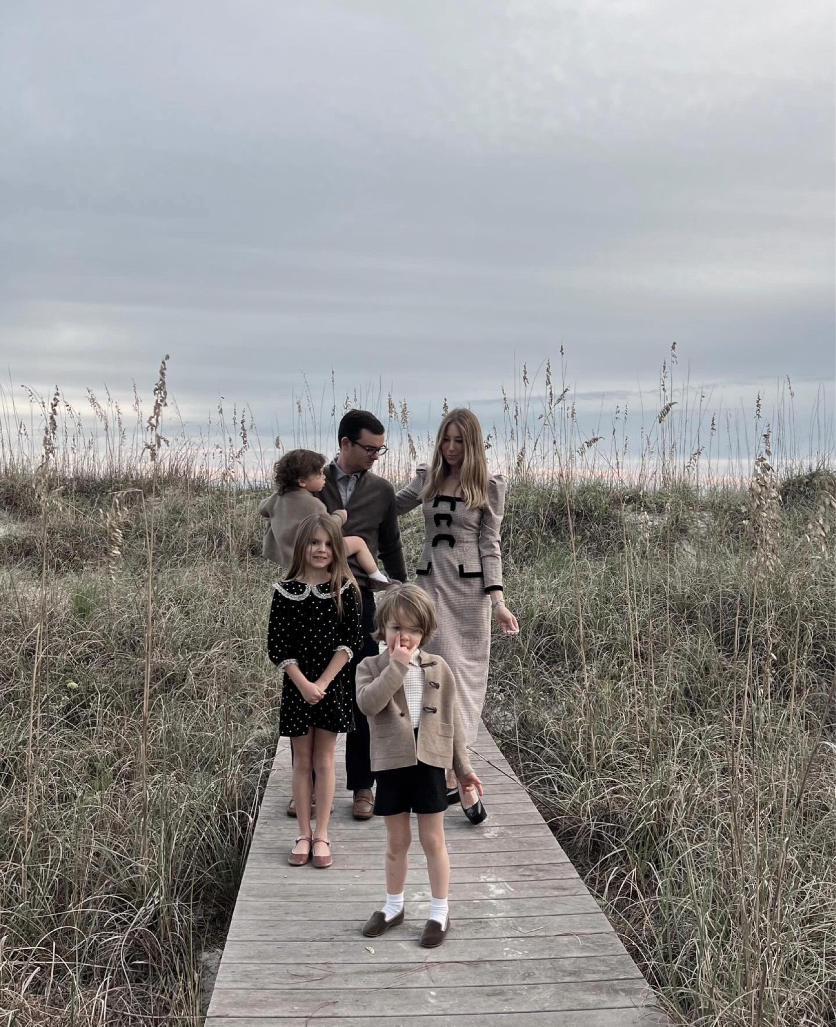 Holiday card outfit inspo! 