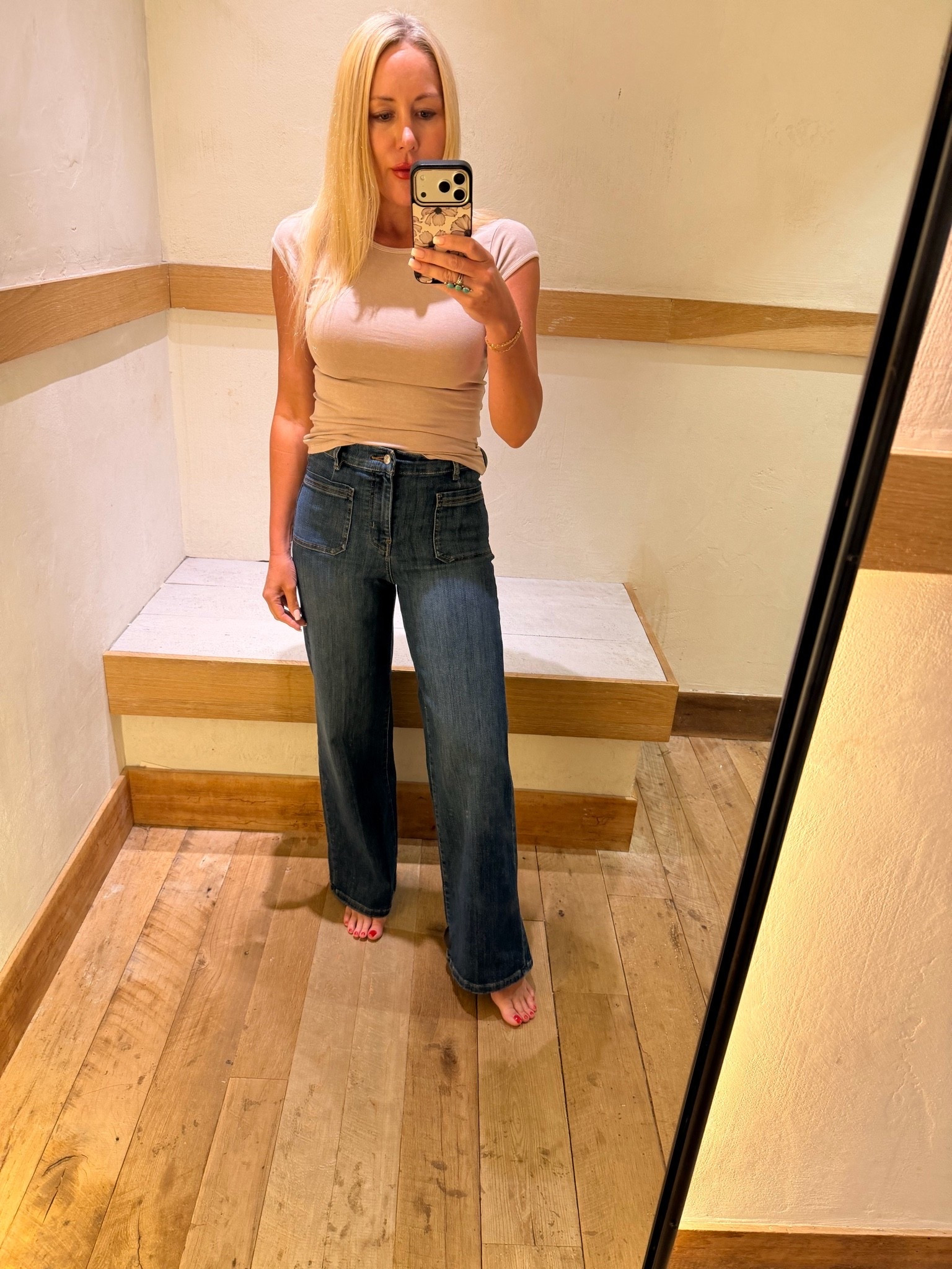 This is literally the perfect fit T-shirt from @Anthropologie and these frame jeans are a perfect staple for any closet❤️￼￼

#LTKootd #LTKmomlife #LTKTravel