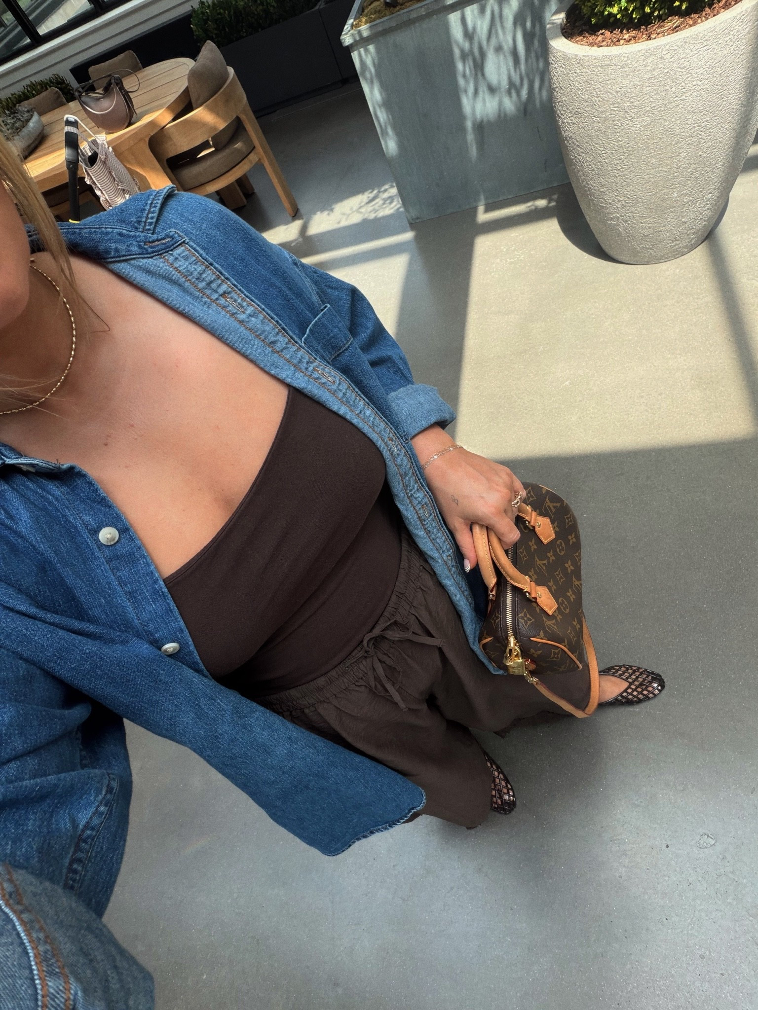 Yesterday’s outfit!🤍
Tank— large 
Denim — XL 
Pants — XL