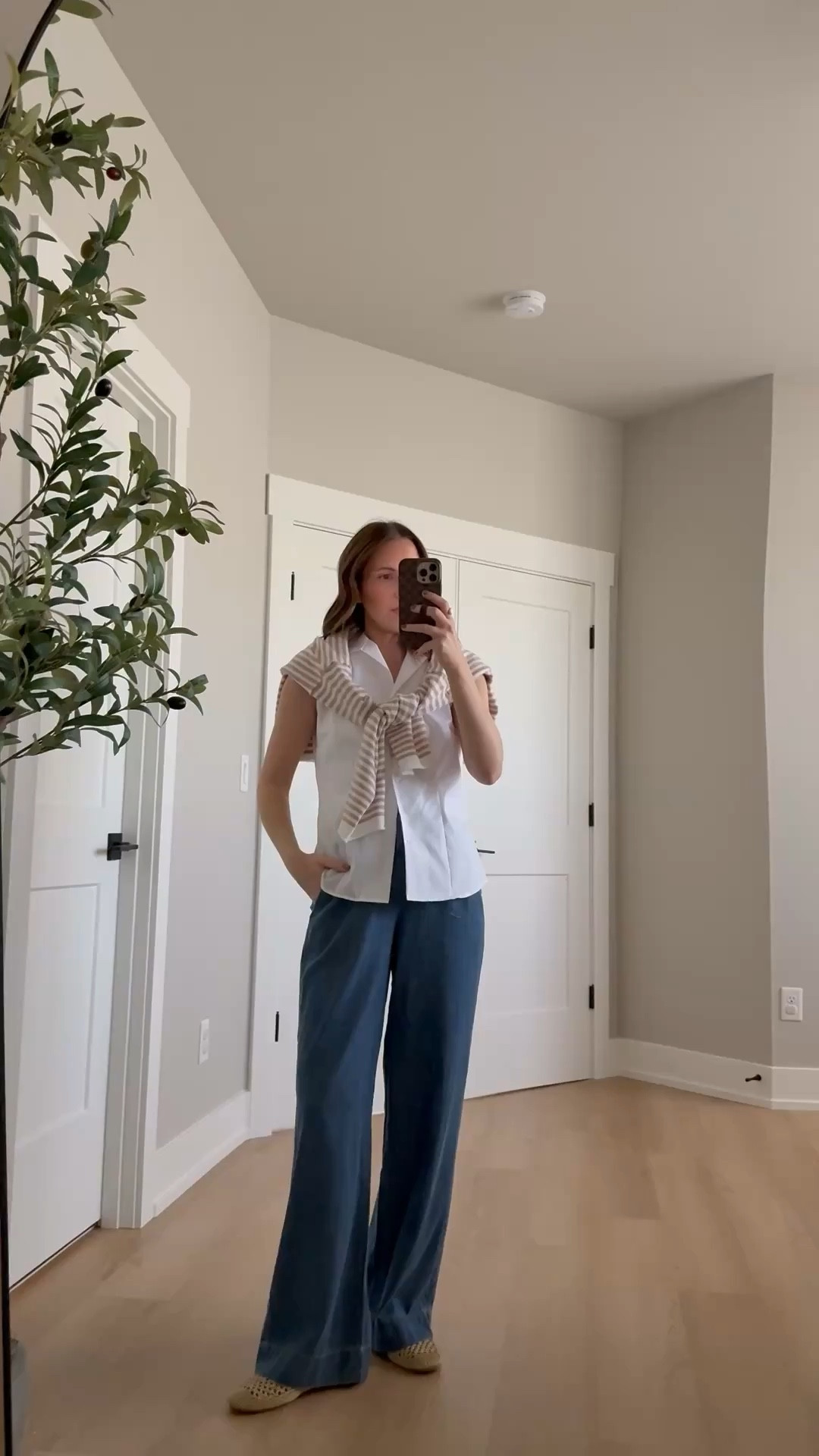 Teacher outfit idea 🍎 a classic combo! This white sleeveless button down is a closet staple! Wearing a xs and size small 

#LTKSeasonal #LTKWorkwear #LTKmomlife