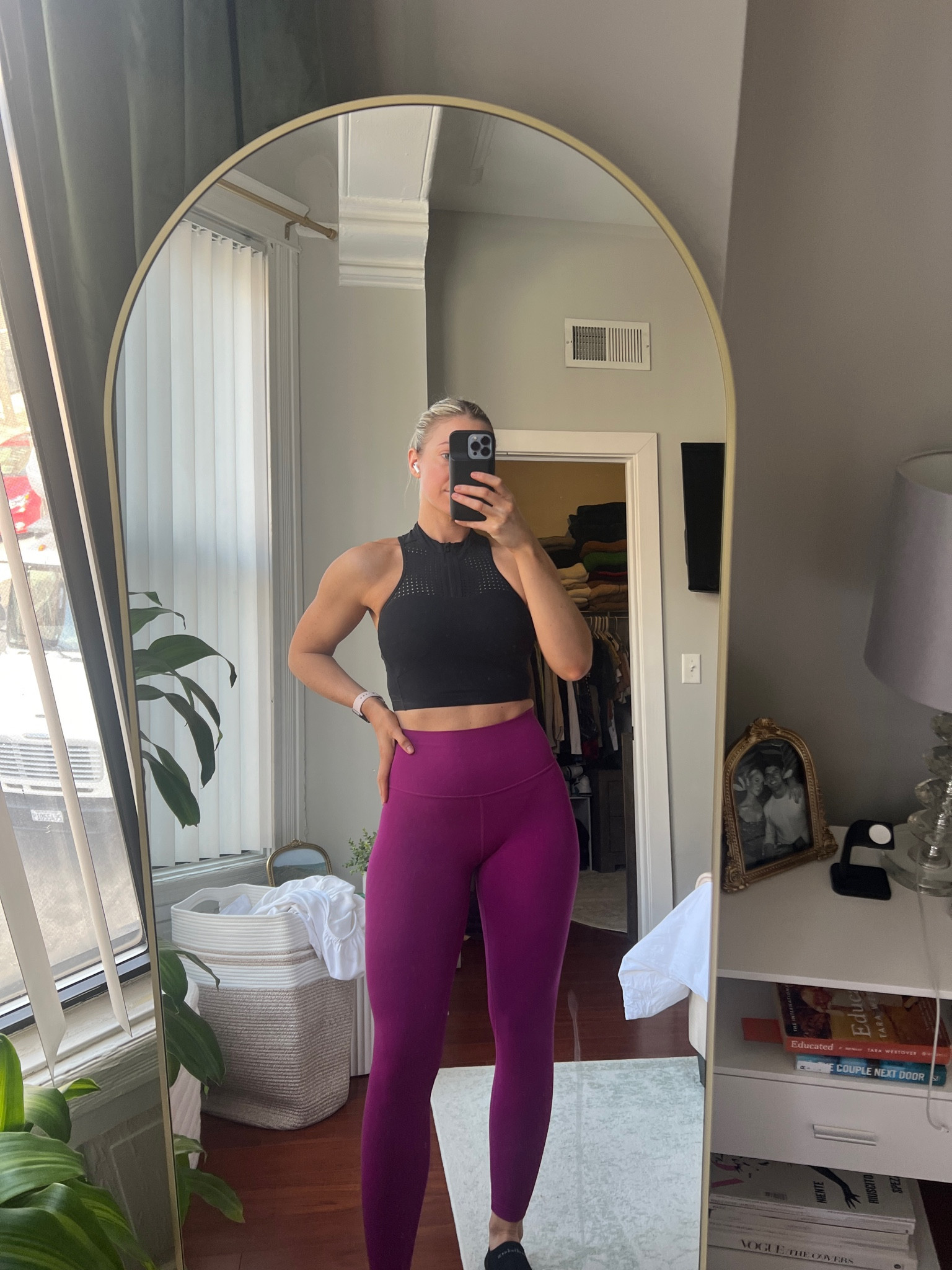 Workout fit of the day 😋 wearing a size 6 in the top & size 4 in the leggings! 

#LTKfitness #LTKfindsunder100