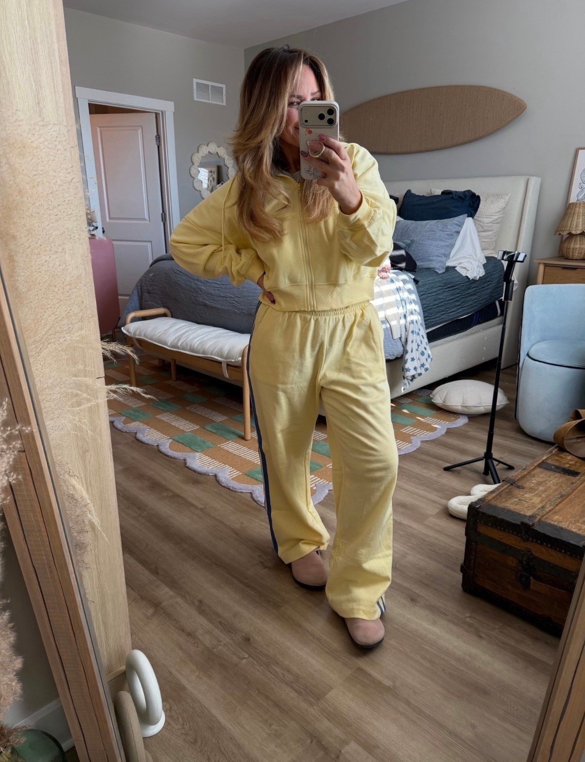 Sunshine, but make it comfy ☀️💛

This Old Navy set is the definition of “looks put together, feels like pajamas.” The zip hoodie is the perfect cropped length (not too short 🙌) and the wide leg pants are flowy, flattering, and insanely soft.

I love this for school drop off, travel days, or those cozy-but-cute Saturdays when you still want to look styled. Throw on a neutral sneaker or slipper and you’re done.
