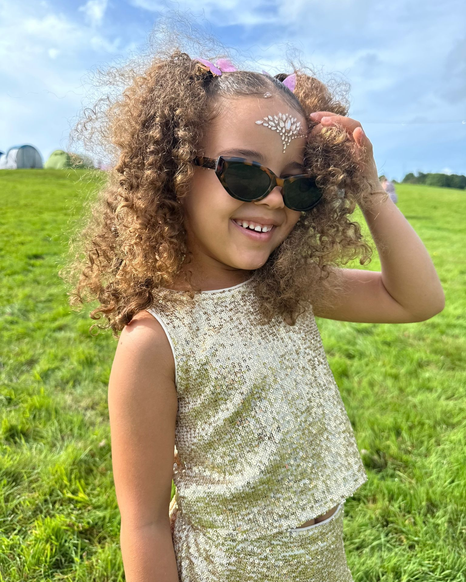 Festival Season ⛺️✨

Aliyah’s wearing her River Island  gold sequin co-ord, River Island black studded western boots, pink butterfly clips, silver face gems and some tortoiseshell sunglasses.. perfect festival outfit ✨

#LTKsummer #LTKuk #LTKkids