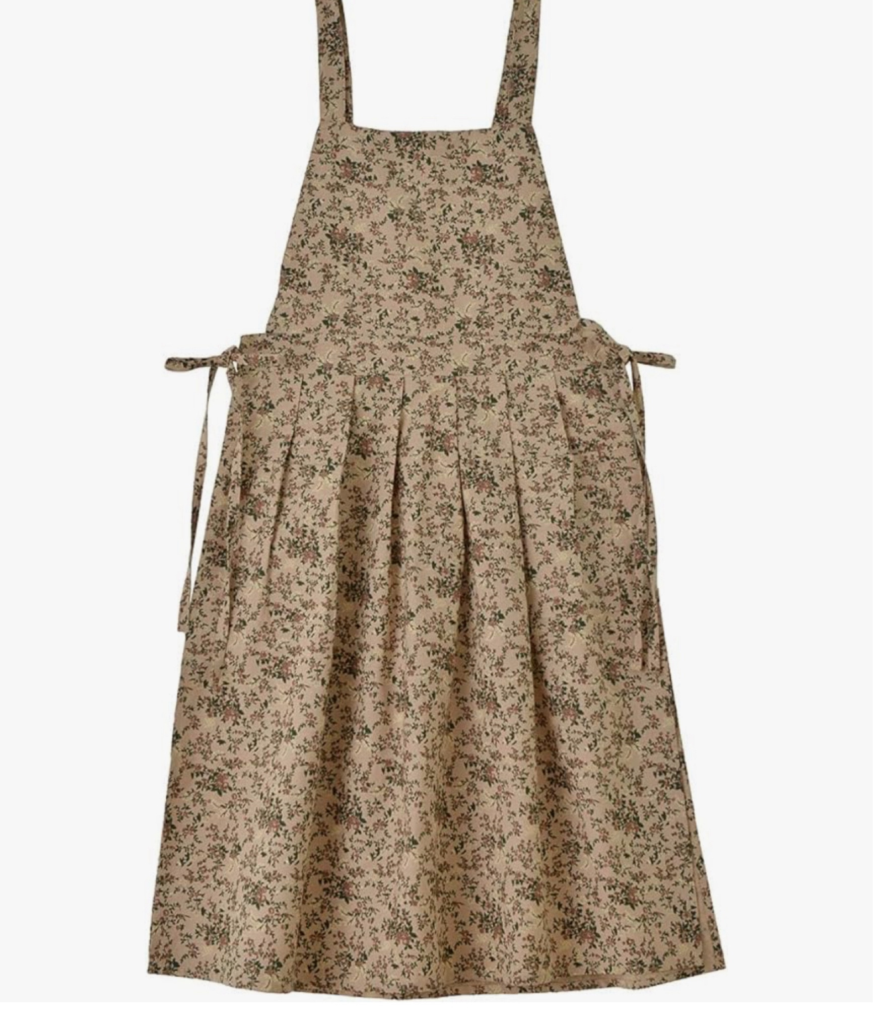 Vintage Apron with pockets.🤎
I spend my time dancing in the kitchen feeling like Cinderella while cooking 🧑🏾‍🍳 

I love every detail, the dark flowers and the fitting 🤍

#LTKhome #LTKsalealert #LTKSeasonal