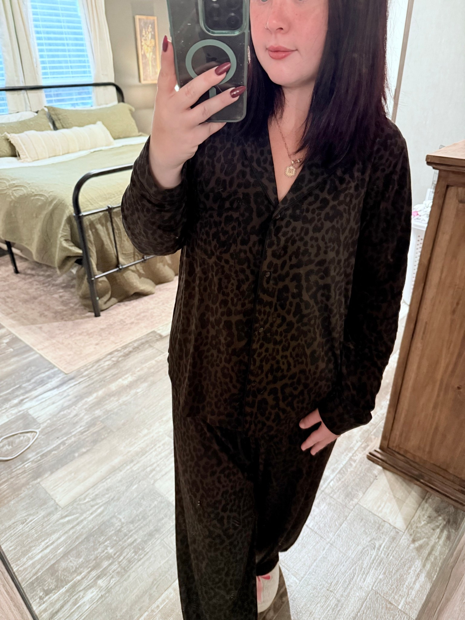 5’1” 165lbs wearing a size L petite 