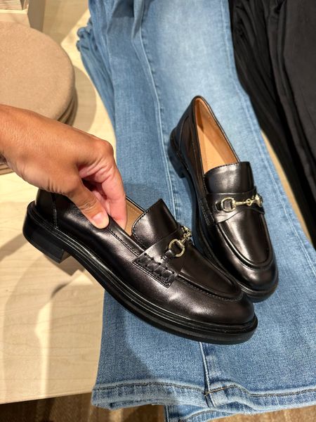 Love these black leather loafers with a touch of gold hardware. Perfect with a cropped pair of jeans for fall. 

Fall outfits
Work outfits 
Denim
Fall shoes
Flats
Flat shoes
Mules
Ballet flats
Boots
Gucci horsebit 

#LTKstyletip #LTKworkwear #LTKxMadewell