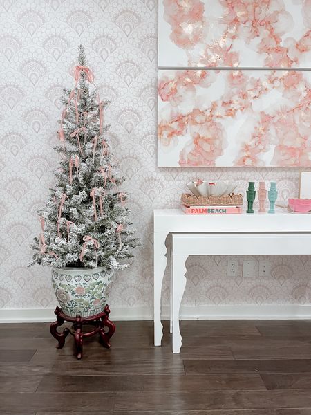 Chinoiserie Christmas 🎀 pink velvet bows, white lacquer nesting tables, scalloped tray, flocked Christmas tree 