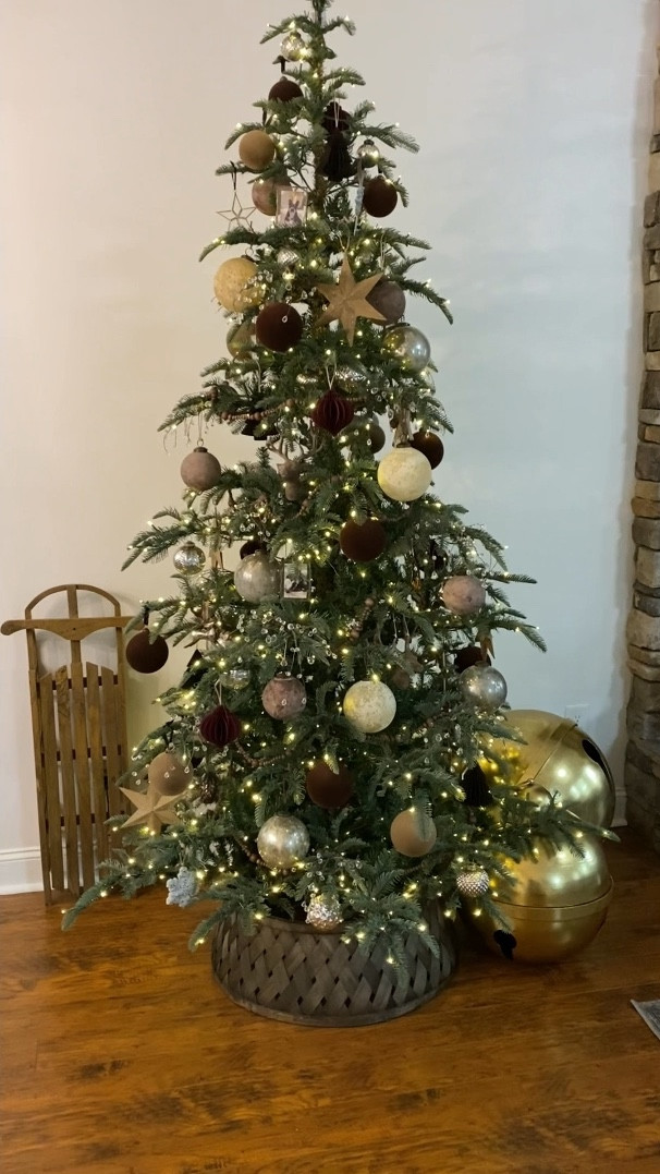 Christmas tree 2023 🎄

#LTKhome #LTKSeasonal #LTKHoliday