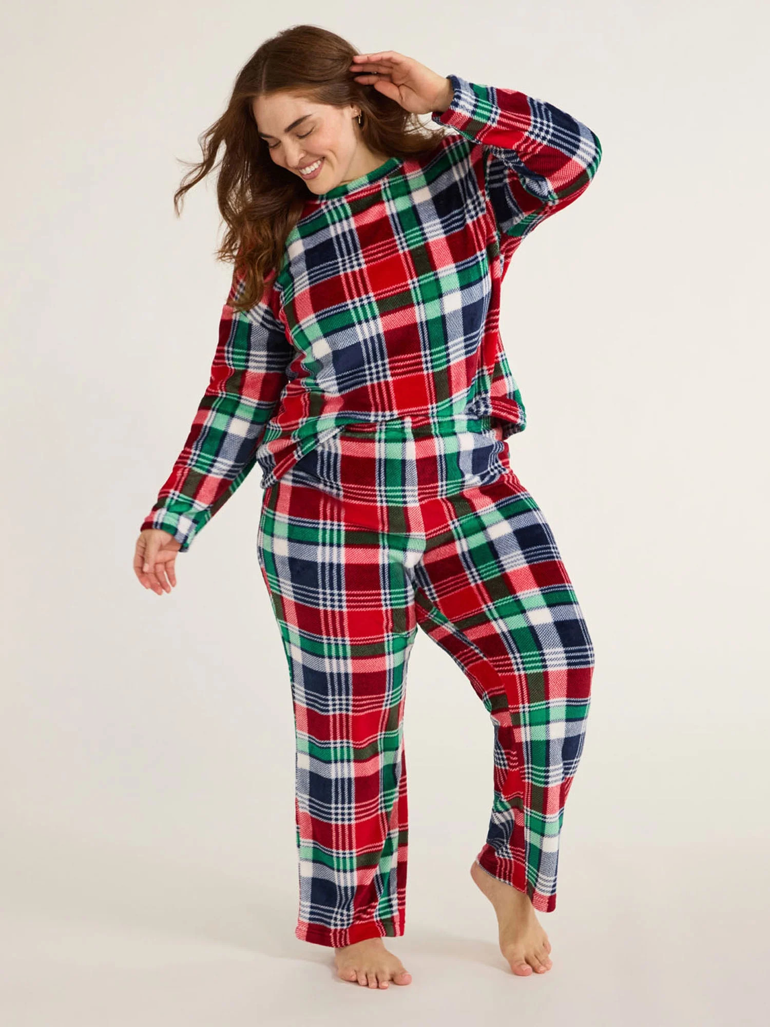 Joyspun Women's and Women’s Plus Super Minky Fleece Long Sleeve Top with Pajama Pants, Giftable... | Walmart (US)