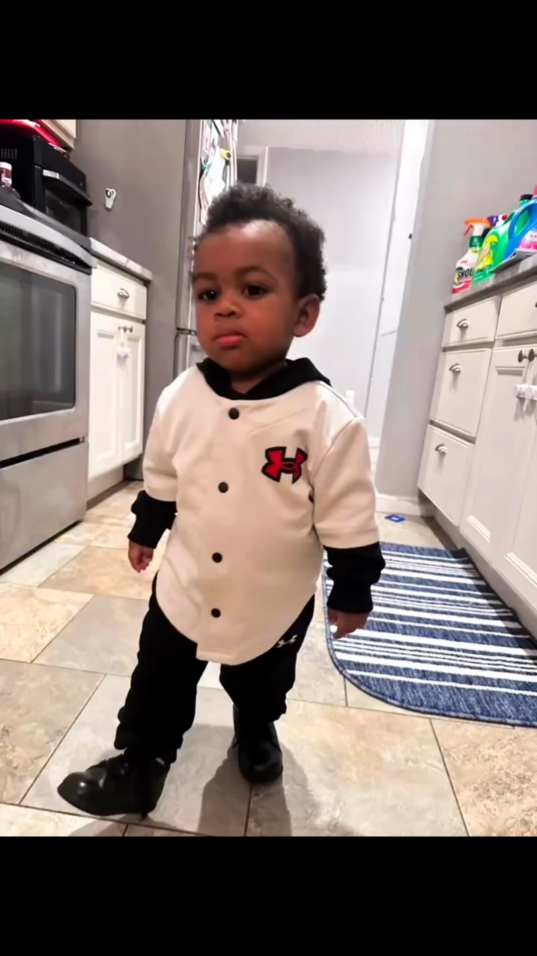 This outfit is so nostalgic to me — it instantly gave 90s Under Armour, the era where simple outfits did the BIGGEST thing 😮‍🔥
You really did your big one with this look for my toddler. Clean, comfy, and forever a vibe.
Outfit linked ✨
 

#90sBabyVibes
#ToddlerStyle
#MiniOutfit
#NostalgicFits
#SimpleButFire

#LTKKids #LTKootd #LTKmomlife