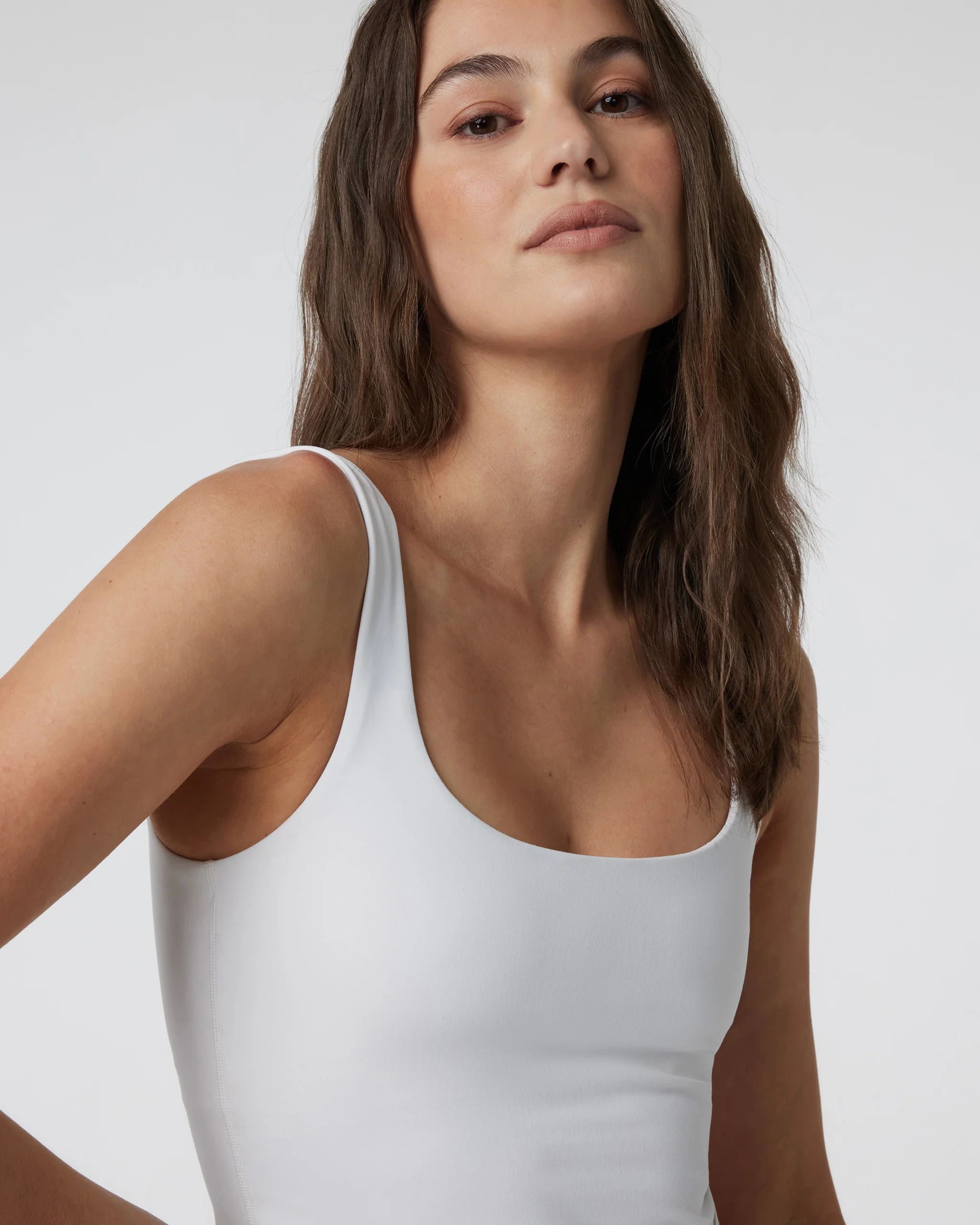 Daily Crop | Isle Blue Scoop-Neck Tank Top | Vuori | Vuori Clothing (US & Canada)