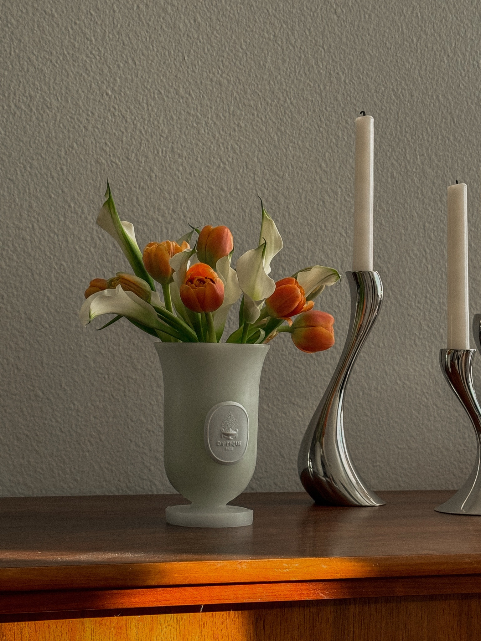 beautiful vase for beautiful flowers🧡 A touch of fall season.