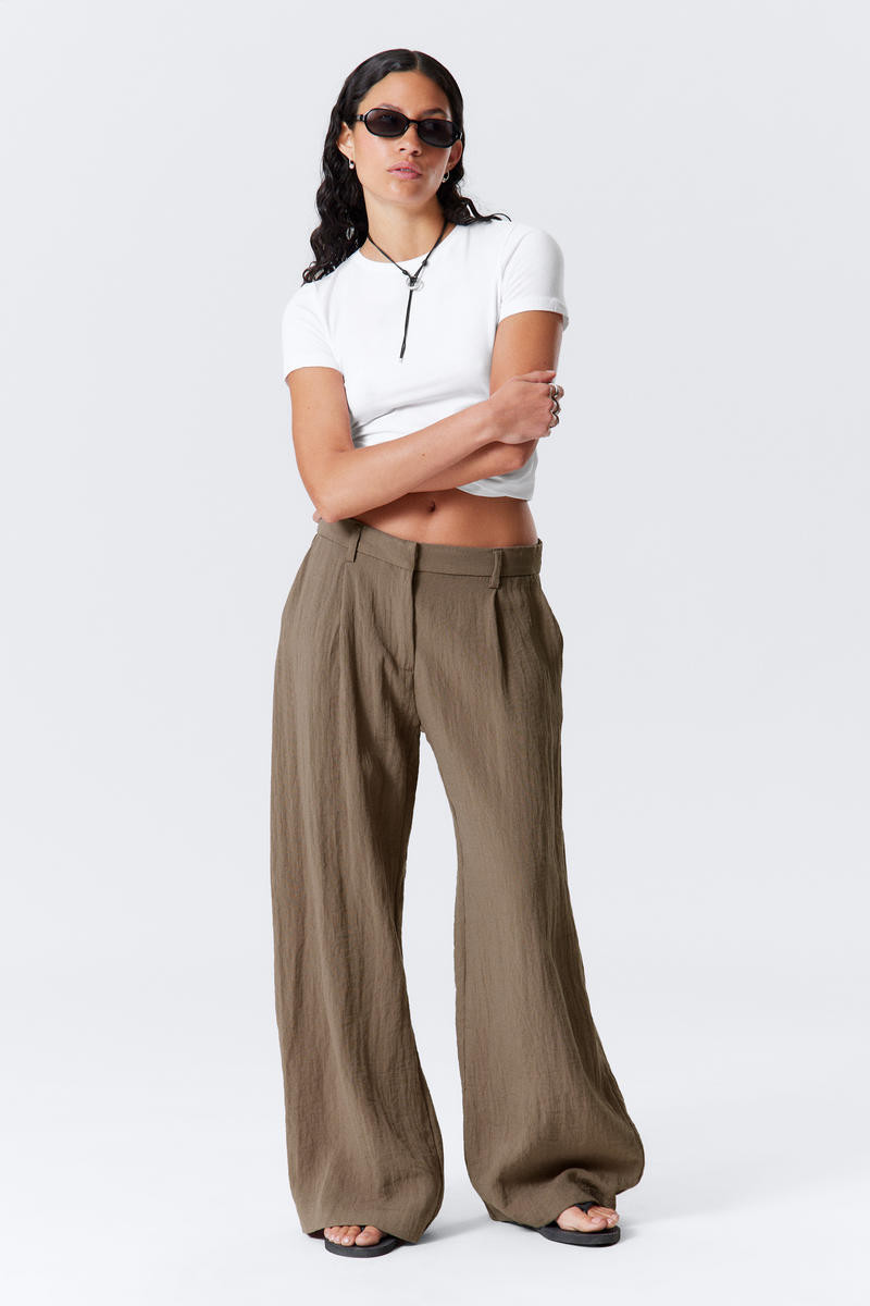 Low Rise Wide Leg Crinkled Trousers | Weekday