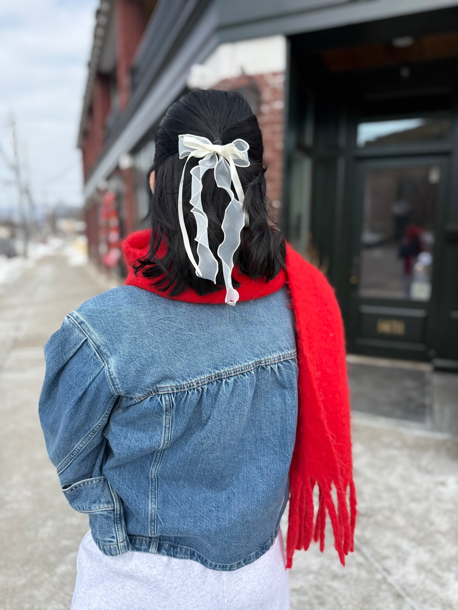 This cute bow from @Target 💌🎯💋❤️ comes in a pack of two. I did cut mine shorter. ￼

#LTKSeasonal #LTKootd