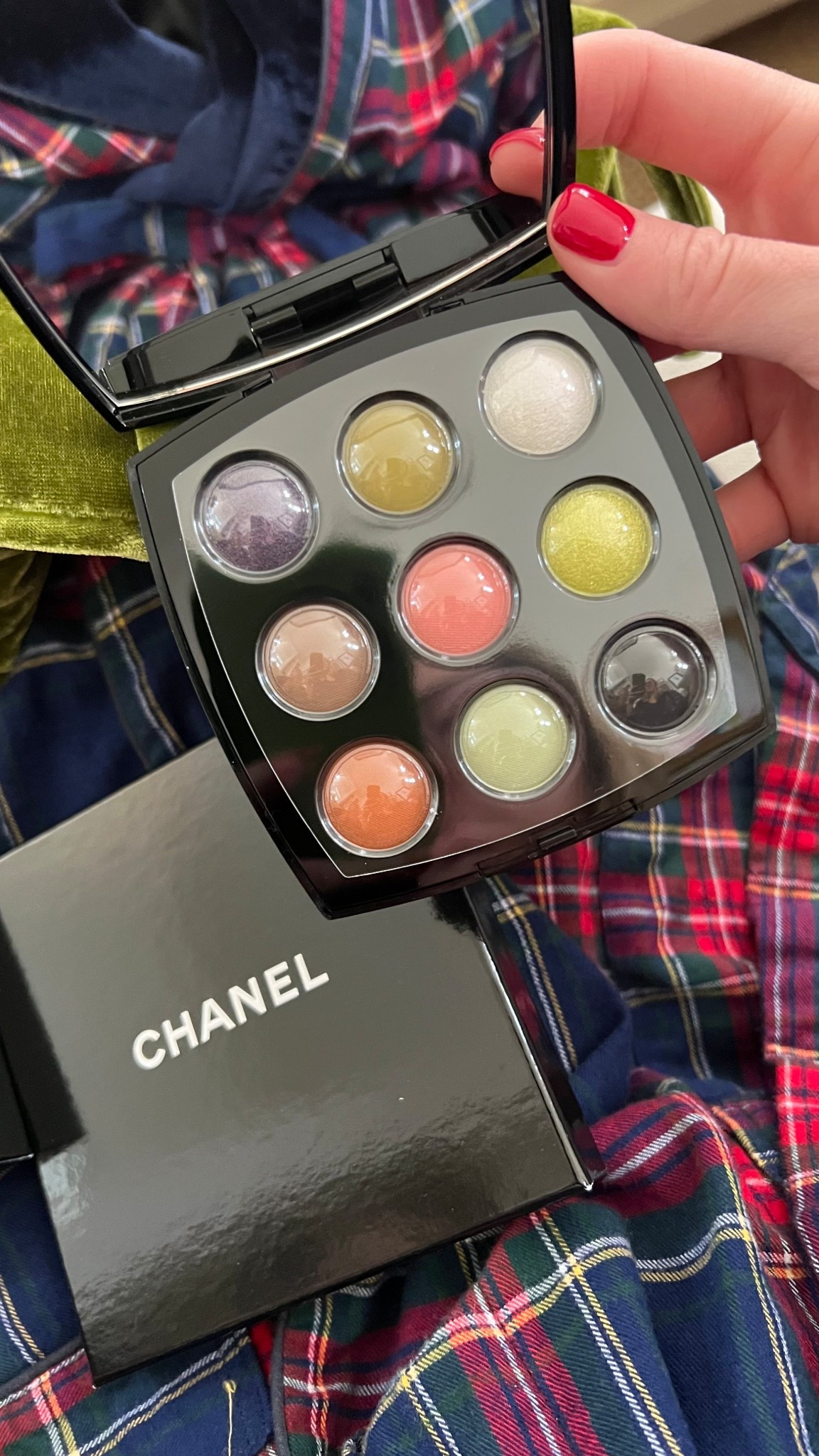 NYE NINE 💚

#LTKBeauty #LTKGiftGuide #LTKHoliday