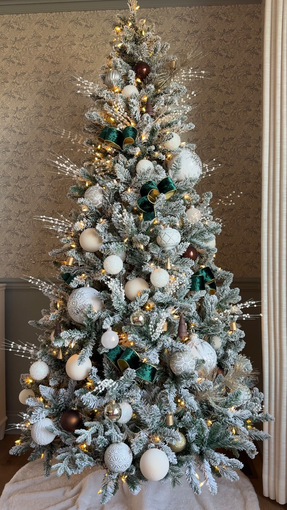 Christmas tree decor ❄️🎄

#LTKSeasonal #LTKHome #LTKHoliday