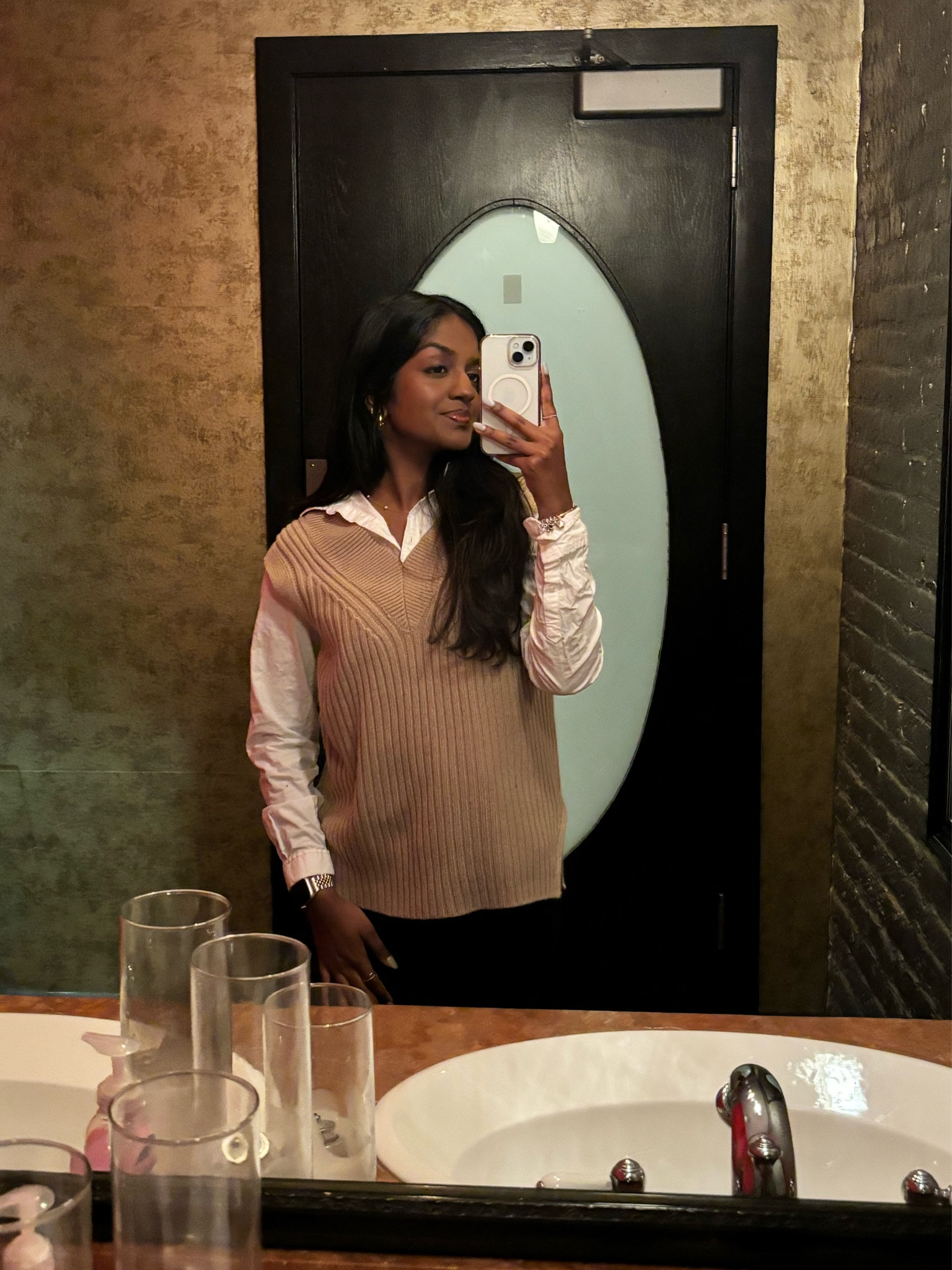 Lovin the oversized sweater vest over white button downs

#LTKbeauty #LTKworkwear #LTKstyletip