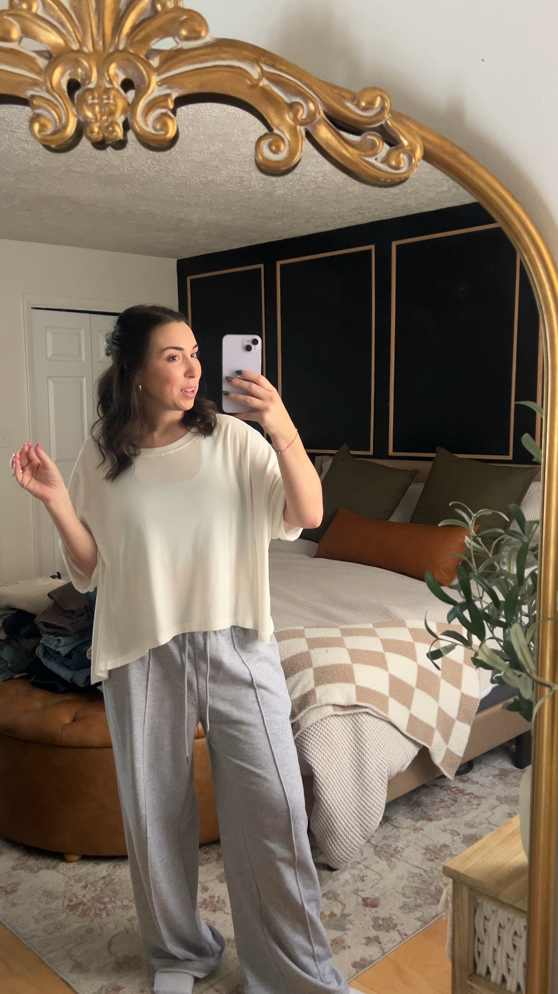 Saturday, weekend comfies 🩶🤍

Comfy cozy sweatpants outfit for lounging! White flowy tee, free people lookalike! Fun claw clip 💙💚

Bedroom mirror selfie, OOTD, outfit walkthrough!! 

#LTKStyleTip #LTKFindsUnder50 #LTKHome