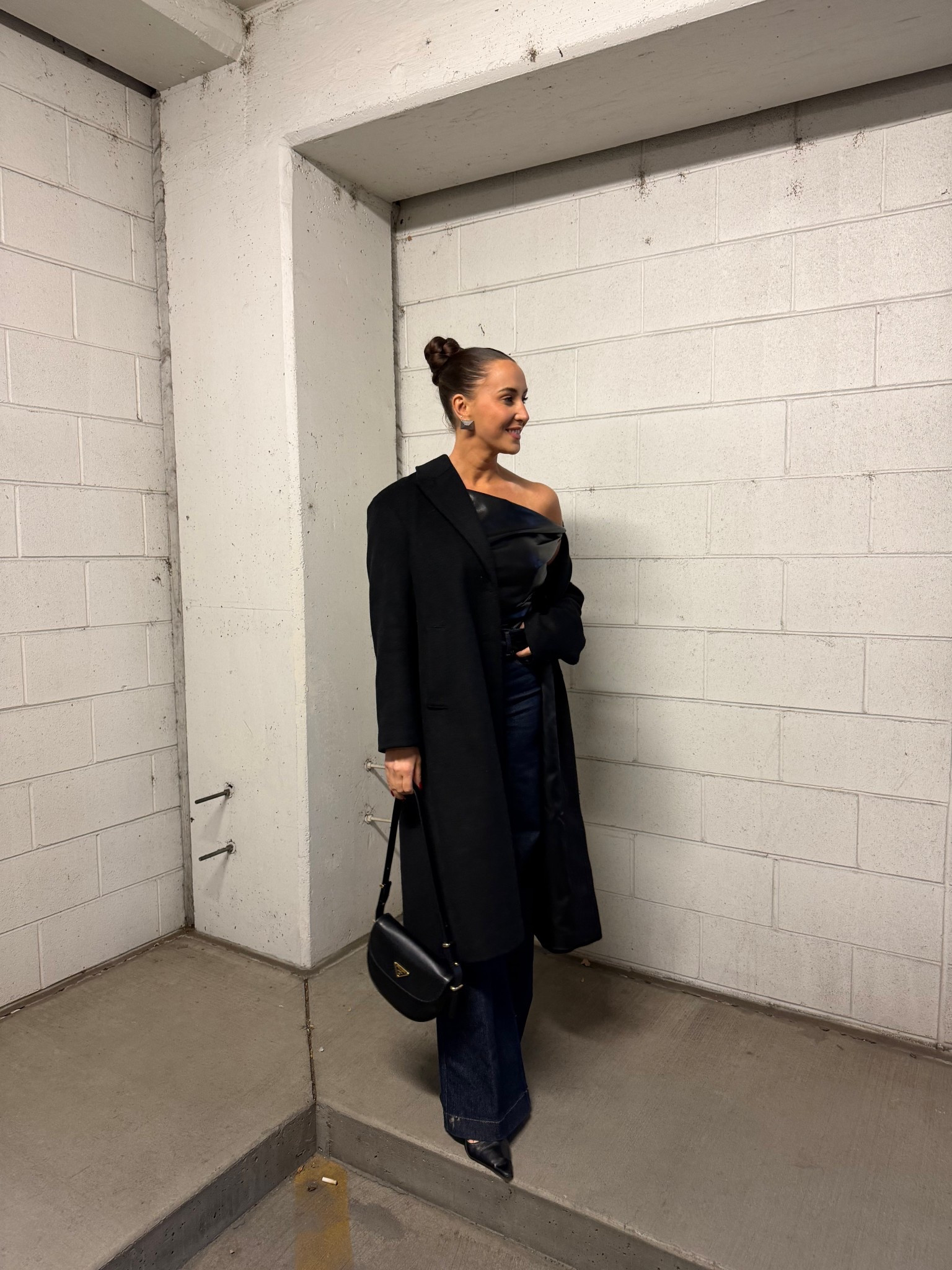 Date night outfit 🔥 

Top: M
Denim: M Tall (10% off: KYLIEXSPANX)
Coat: M



#LTKootd #LTKHoliday