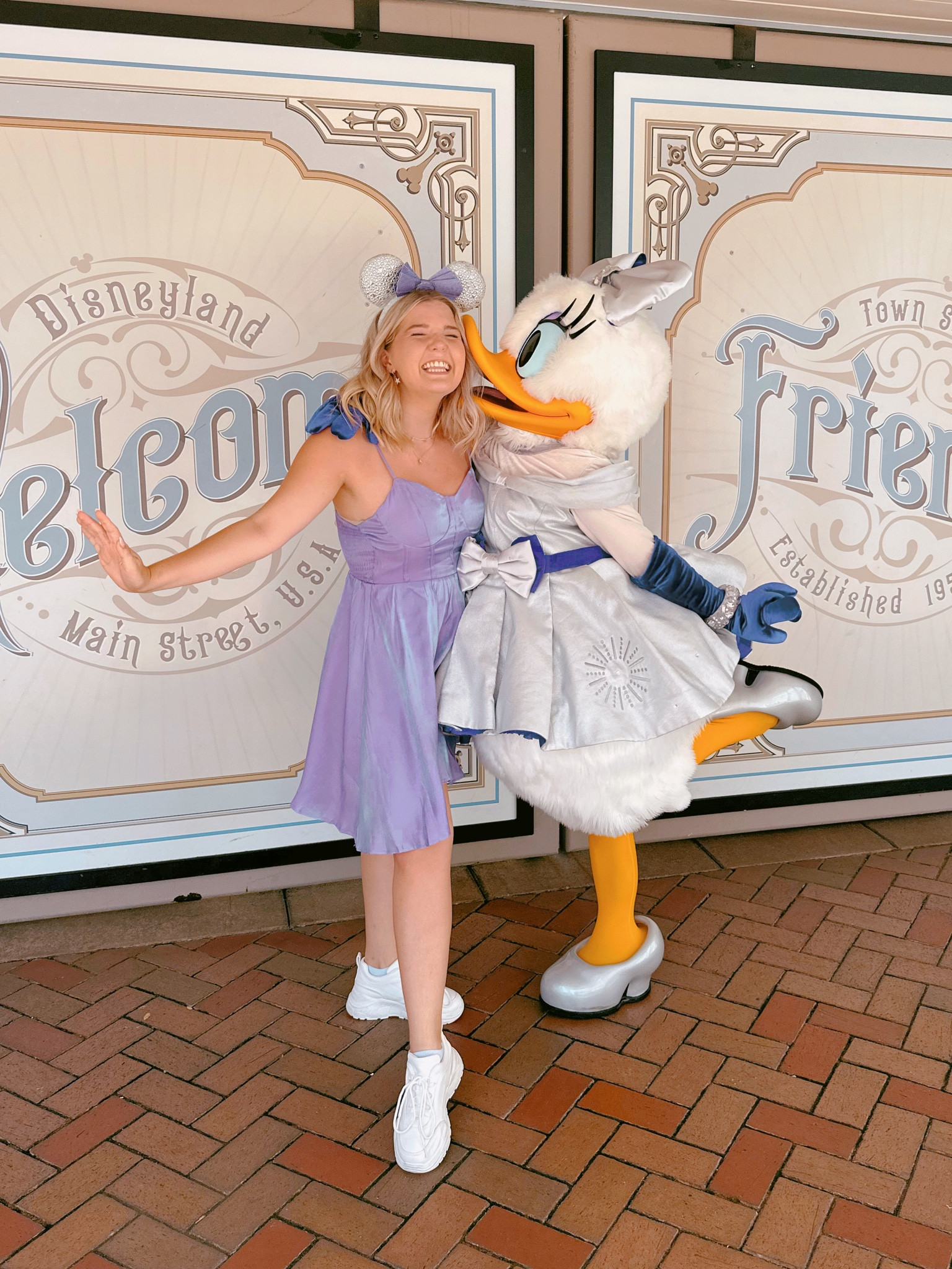 Disney 100 outfit with Daisy, spring and summer theme park fashionn