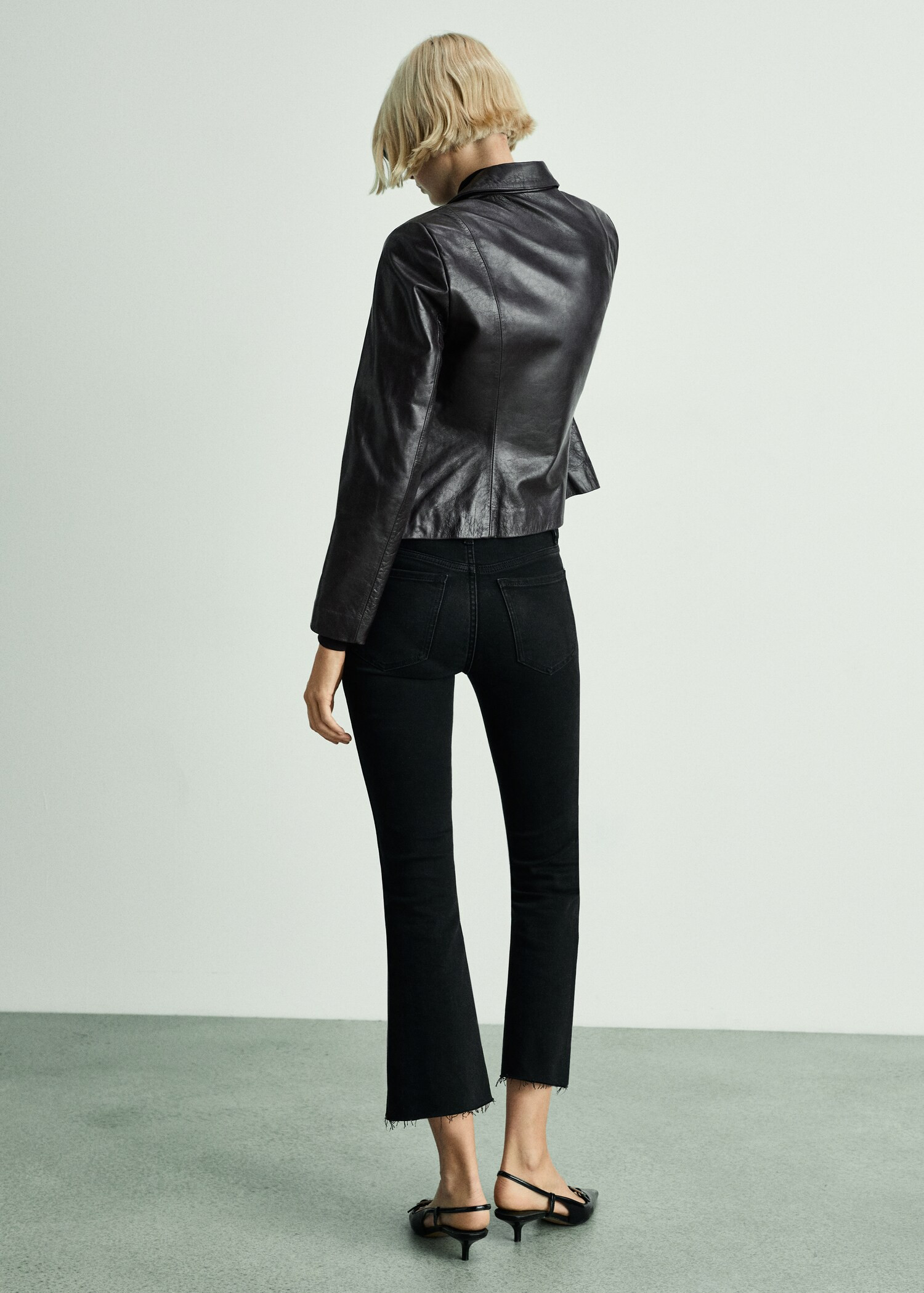 Sienna flared cropped jeans - Woman | MANGO USA | MANGO (US)