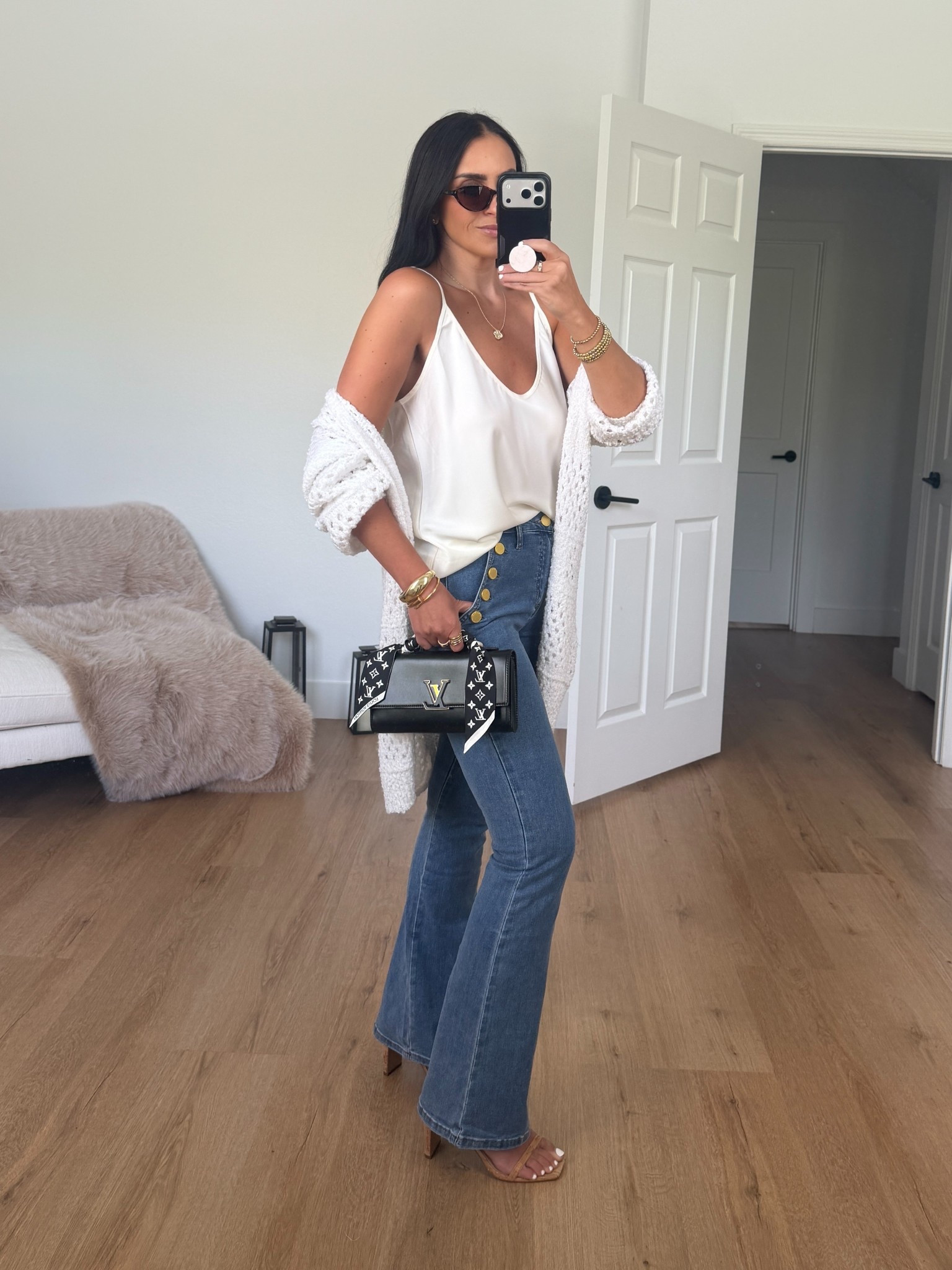 The noli shop Allegra bootcut jeans wearing size 27

The noli shop yara silk camisole wearing size medium but should have done a small 