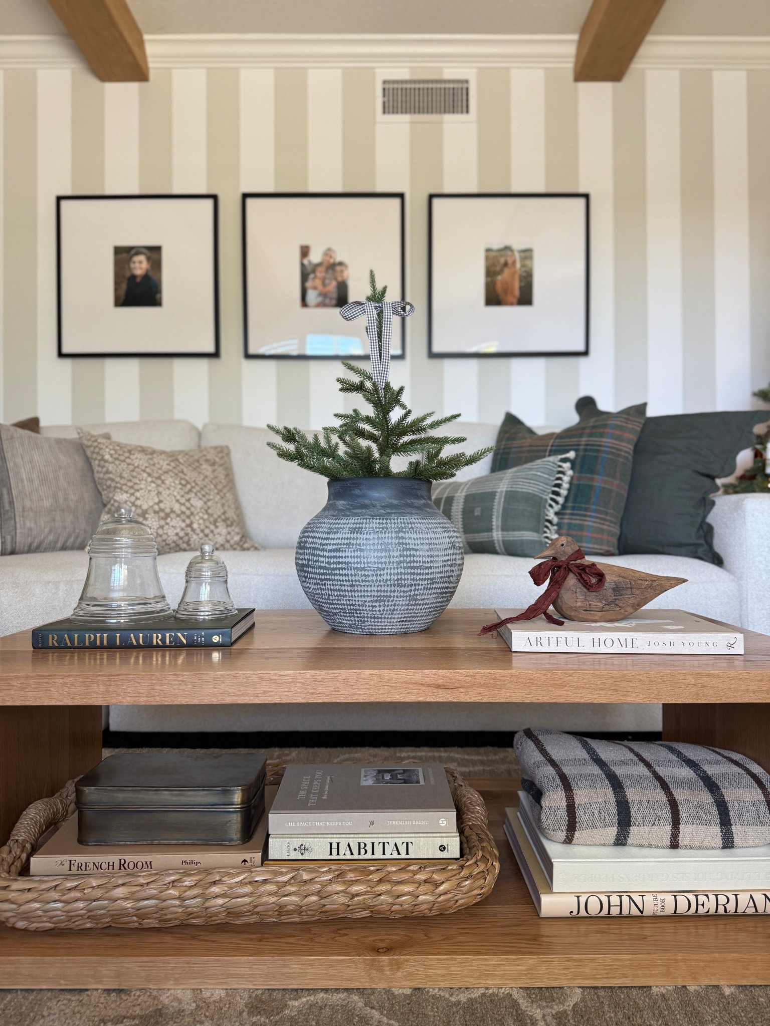 Christmas coffee table styling

#LTKHoliday #LTKHome #LTKSeasonal