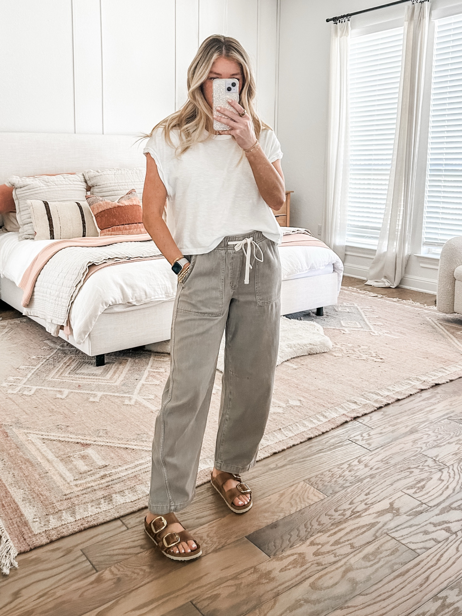 pull on draw string pants - size small and bump friendly! 
on sale!

#LTKBump #LTKSaleAlert #LTKSpringSale