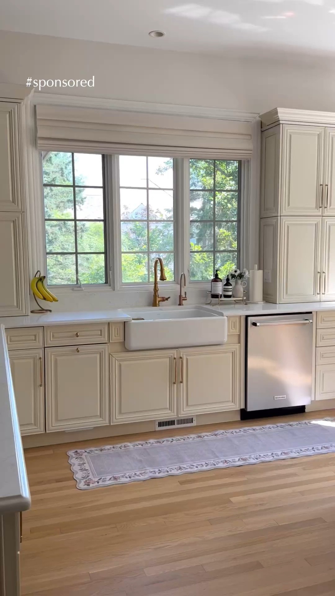 #sponsored loving this new beautiful scalloped runner in my kitchen from @Lahome it is washable too and with non-slip backing! 🤍

#LTKHome #LTKmomlife