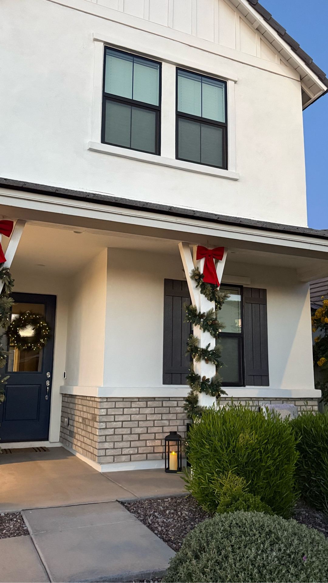 holiday decor, Christmas decor, outdoor holiday decor, outdoor Christmas decor, front porch holiday decor, front porch Christmas decor, Christmas wreath, Christmas garland, Christmas bow

#LTKHoliday #LTKSeasonal #LTKHome