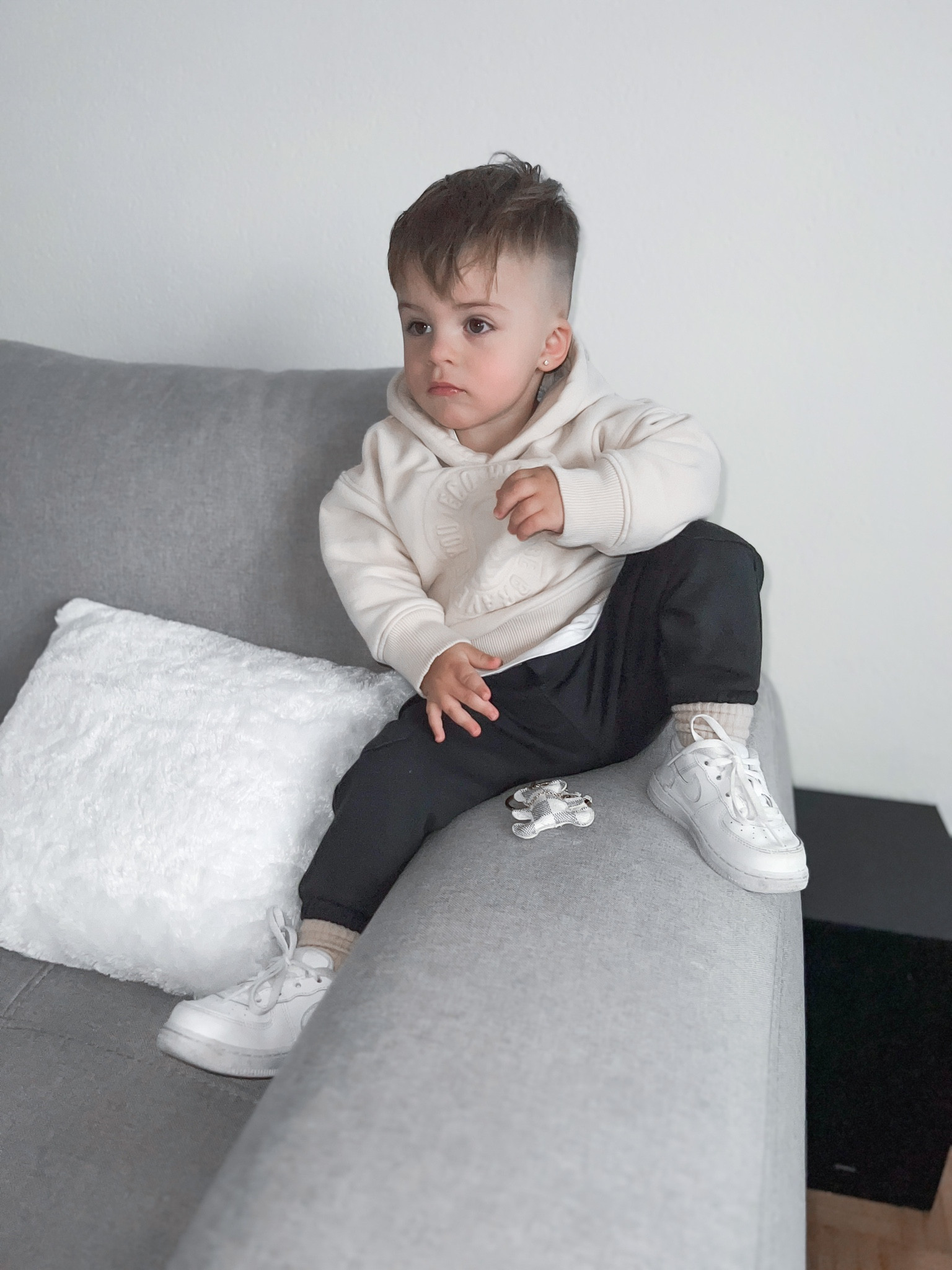 Folgen Sie ihm auf Instagram für mehr Outfit-Details @mailo.leandro oder auf Tiktok @mailo.leandro

Alter auf dem Foto: 2J

Babyboystyke, Baby-Outfit, süße Baby-Kleidung, Herbst-Baby, Baby-Mode

#LTKFind #LTKbaby #LTKkids