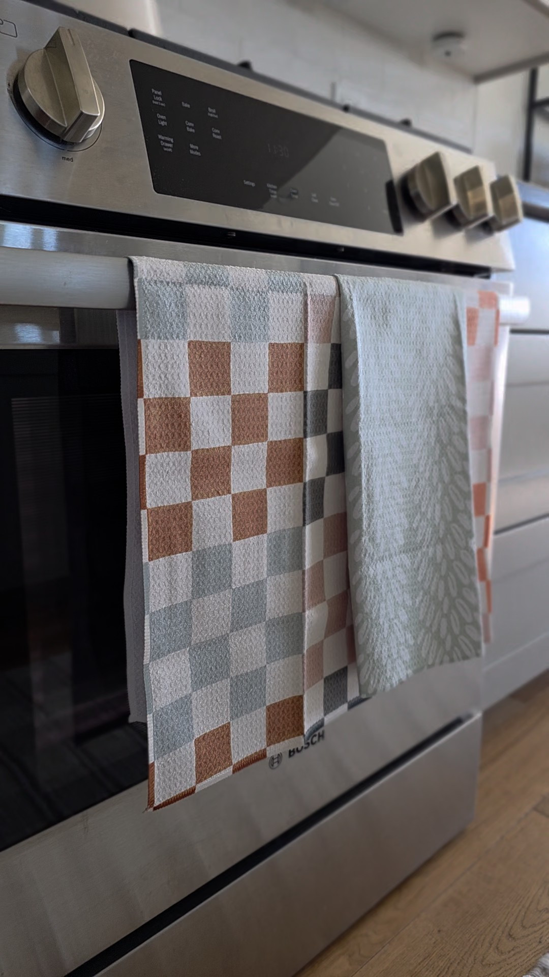 ✨️Geometry Towels✨️ a serious kitchen upgrade!I have loved these towels for years which is why I was so excited when @geometry.house reached out to collaborate. These towels are extremely absorbent and super fast drying. They come in multiple different patterns and even different sizes.

#LTKGiftGuide #LTKHome #LTKSaleAlert