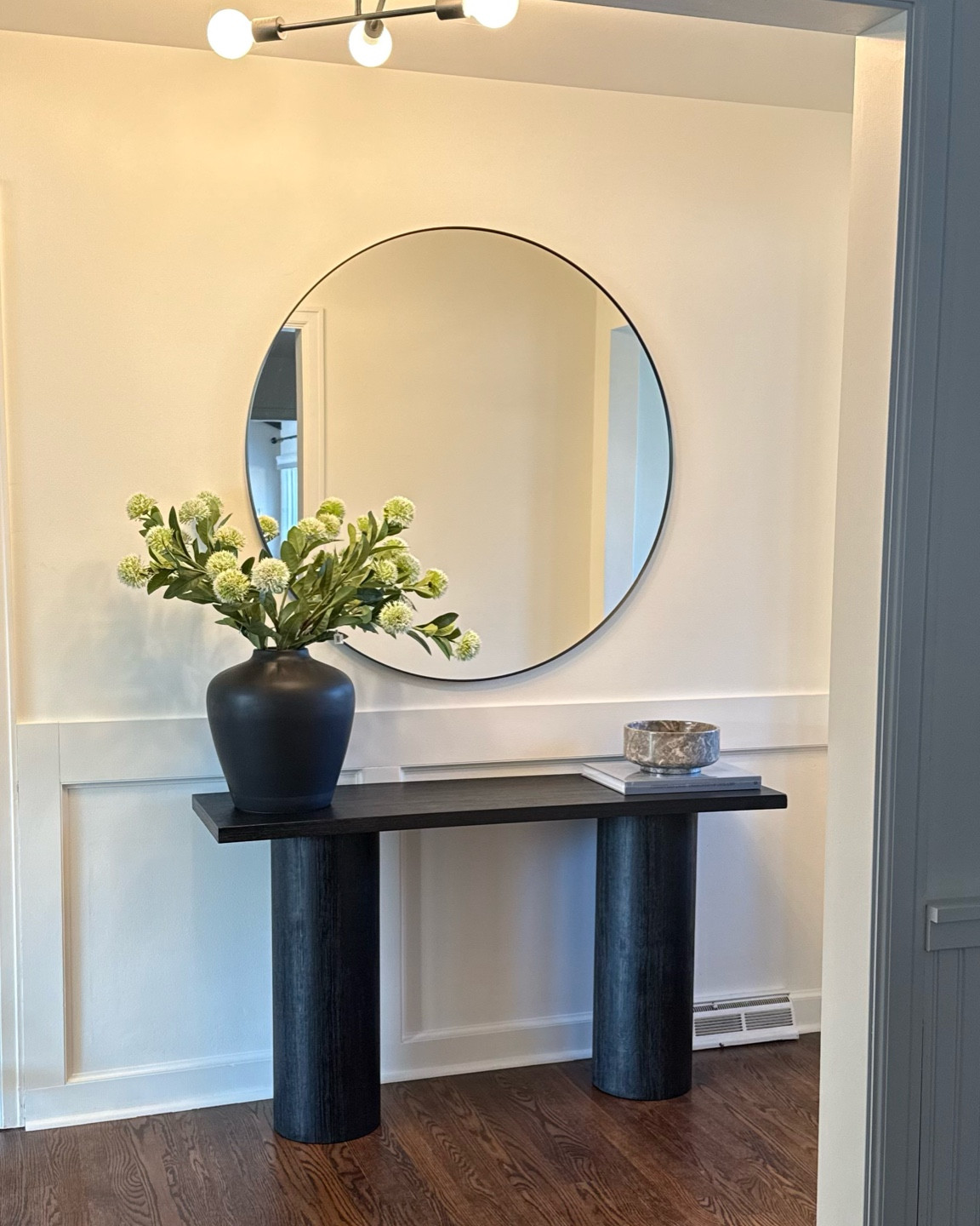 I have 7 stems in my vase.
Mirror is from IKEA 

#entry #entryway #entrytable #entrydecor #homedecor #mirror #floralstems #vase #book #decorativebowl 

#LTKHome #LTKGiftGuide