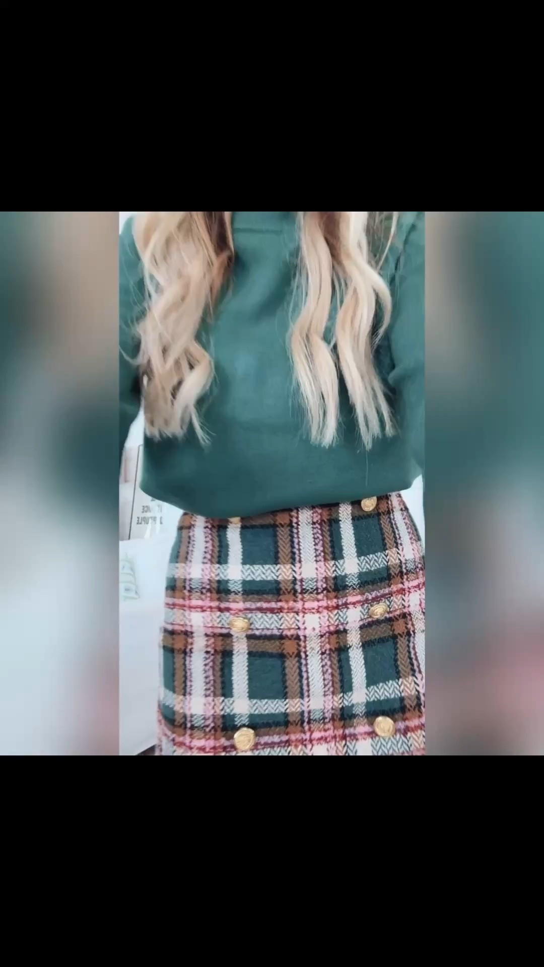 Cutest skirt and sweater combo for the holidays!! Wearing an XS in both.

#LTKStyleTip #LTKFindsUnder100 #LTKHoliday