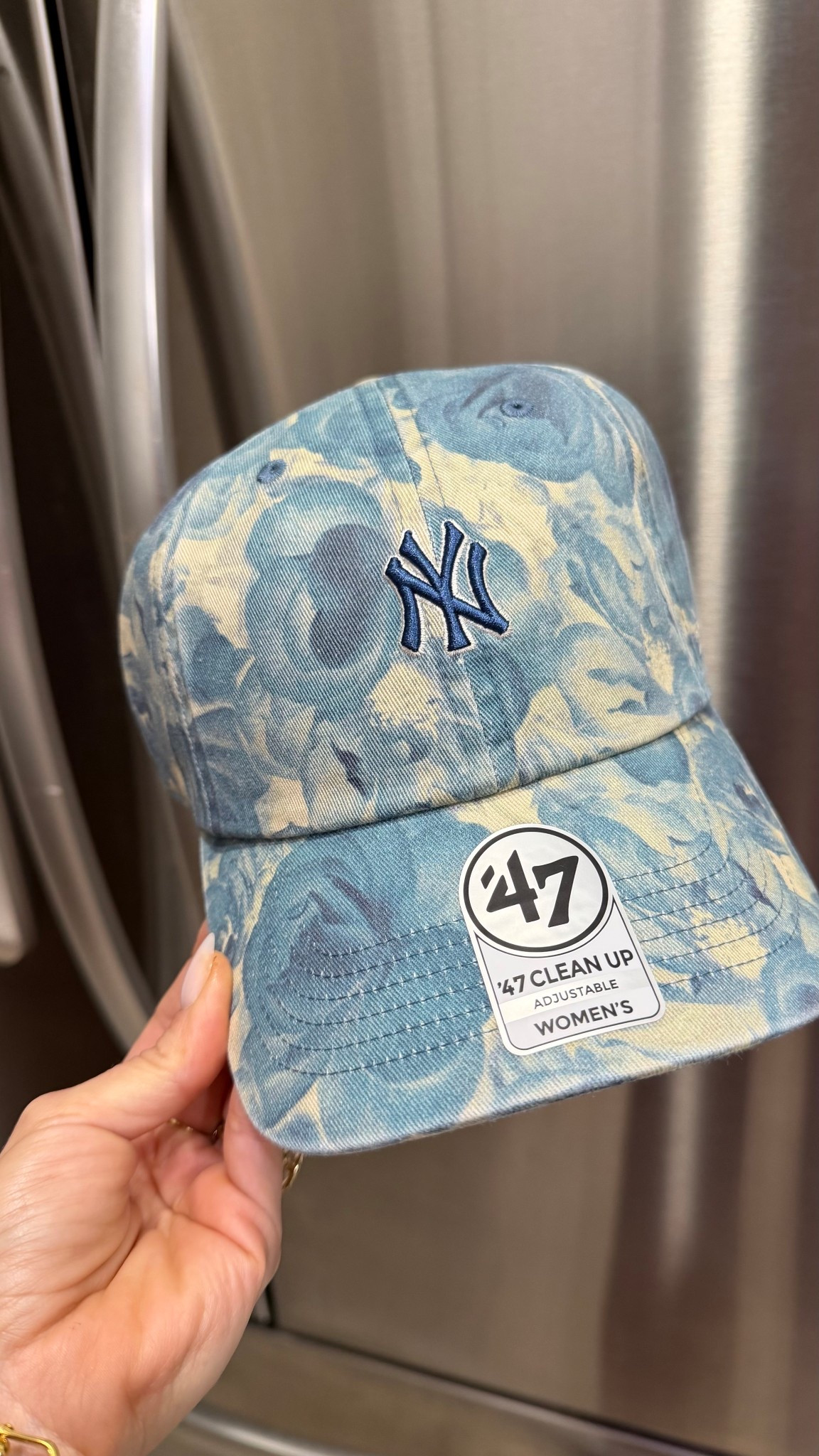 Denim gardenia NY hat 

#LTKOver40 #LTKActive #LTKootd