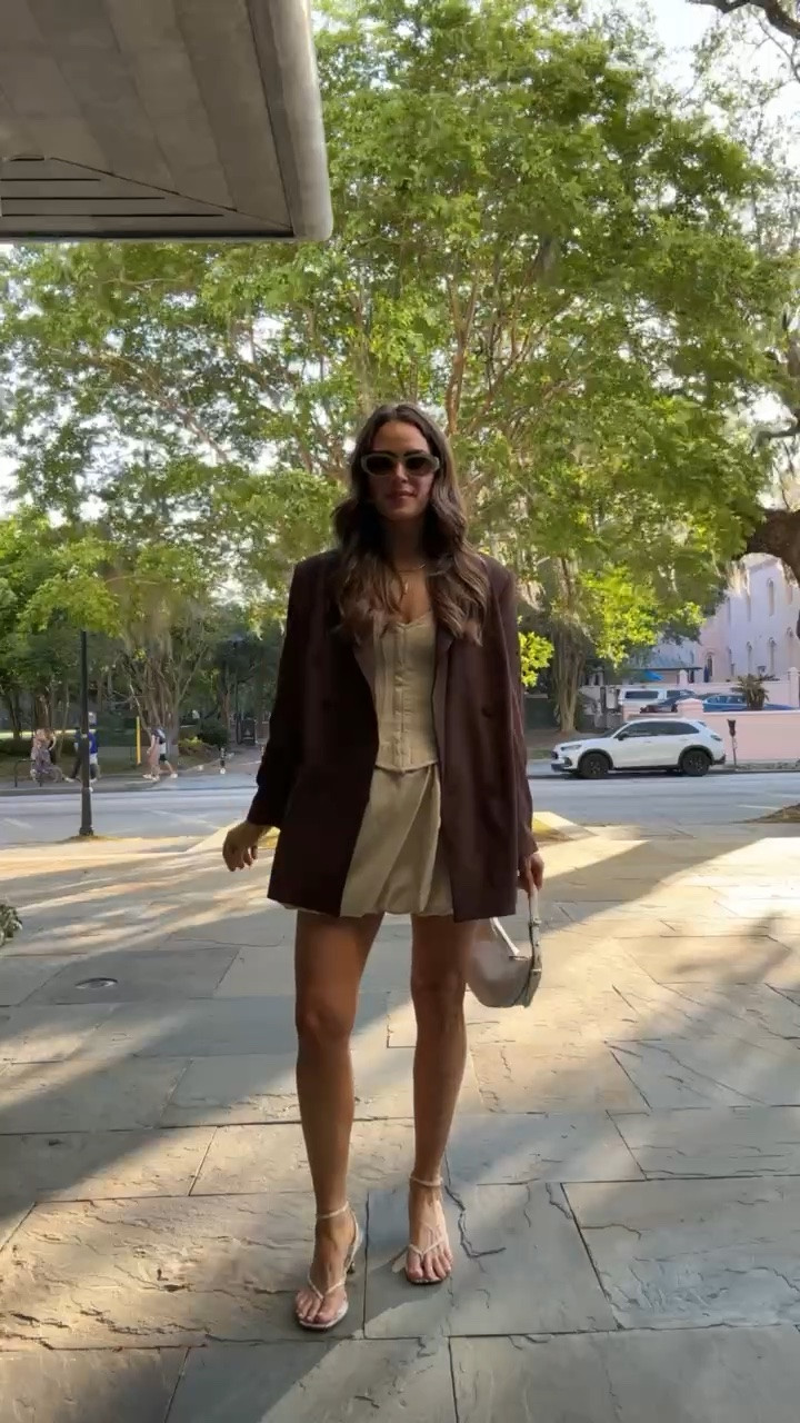 OOTN - dinner with the girls in Charleston ✨
Size small dress


#LTKTravel #LTKdayinmylife #LTKootd