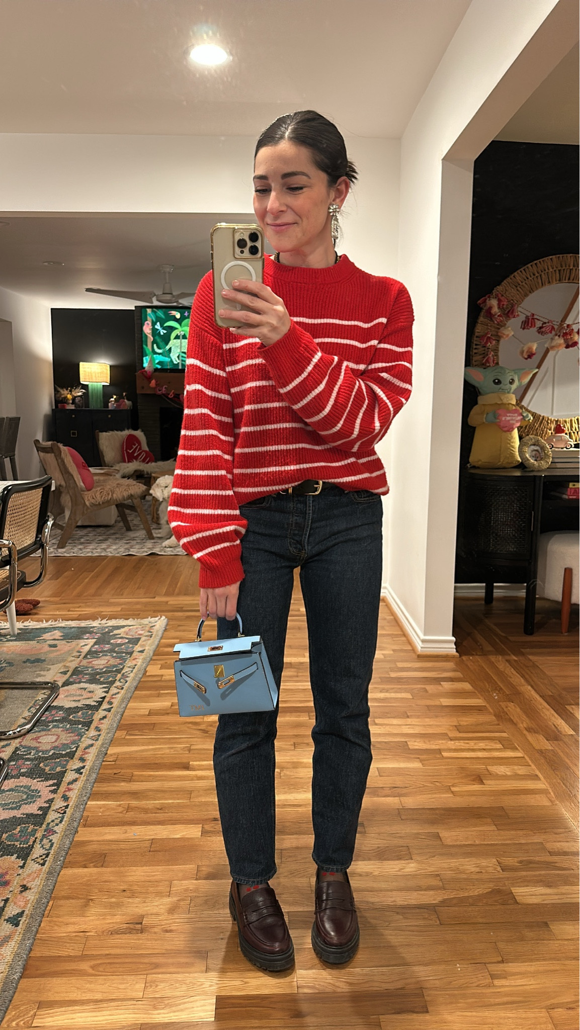 Obsessed with this anniversary outfit 🔥 these jeans are literally the best and so easy to dress up!

👛 ♥️ 

#LTKFindsUnder50 #LTKSaleAlert #LTKItBag