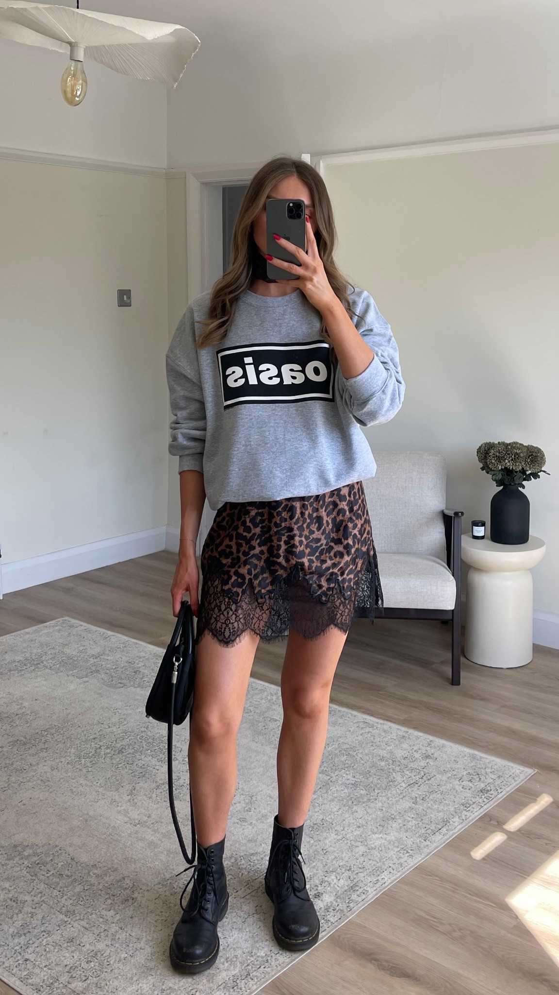 Oasis outfit inspiration, what to wear if you were lucky enough to get tickets

Large in the oasis sweatshirt
Size 8 in the leopard print lace skirt
Dr marten pascal boots



Concert outfit, oasis outfit, gig outfit