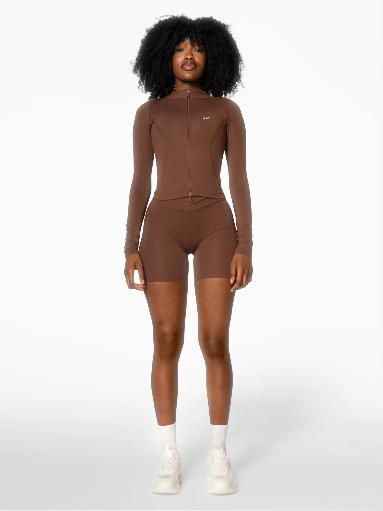 The V Short / Walnut | 437
