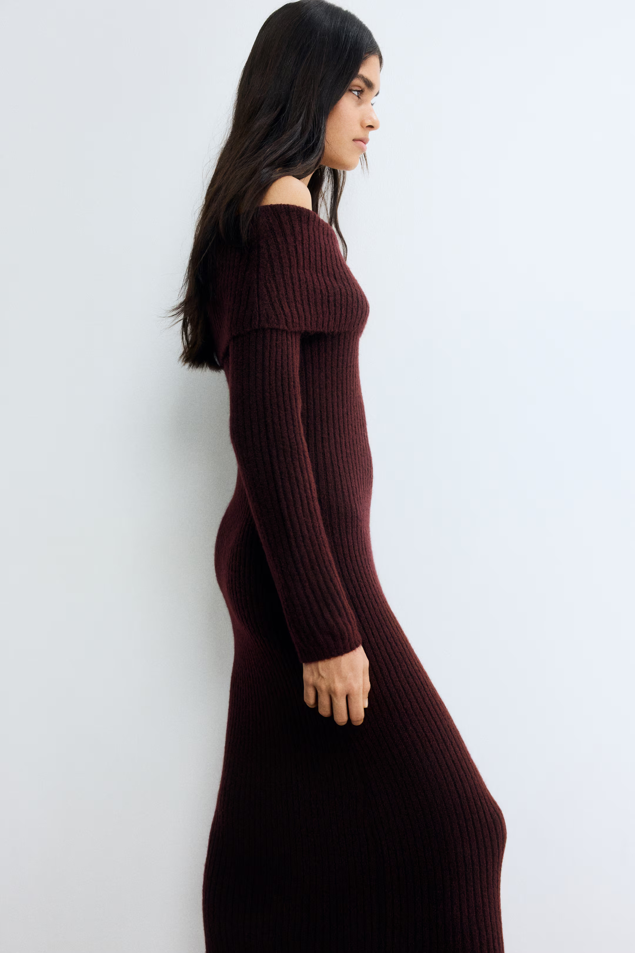 Rib-knit off-the-shoulder dress | H&M (UK, MY, IN, SG, PH, TW, HK)
